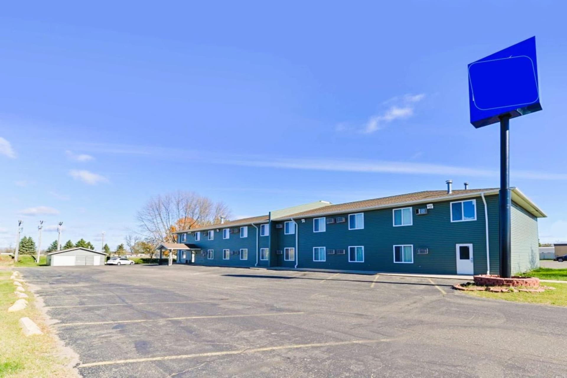 Love Hotels Staples by OYO at HWY 10 MN property views in Motley, MN — gallery photo 3