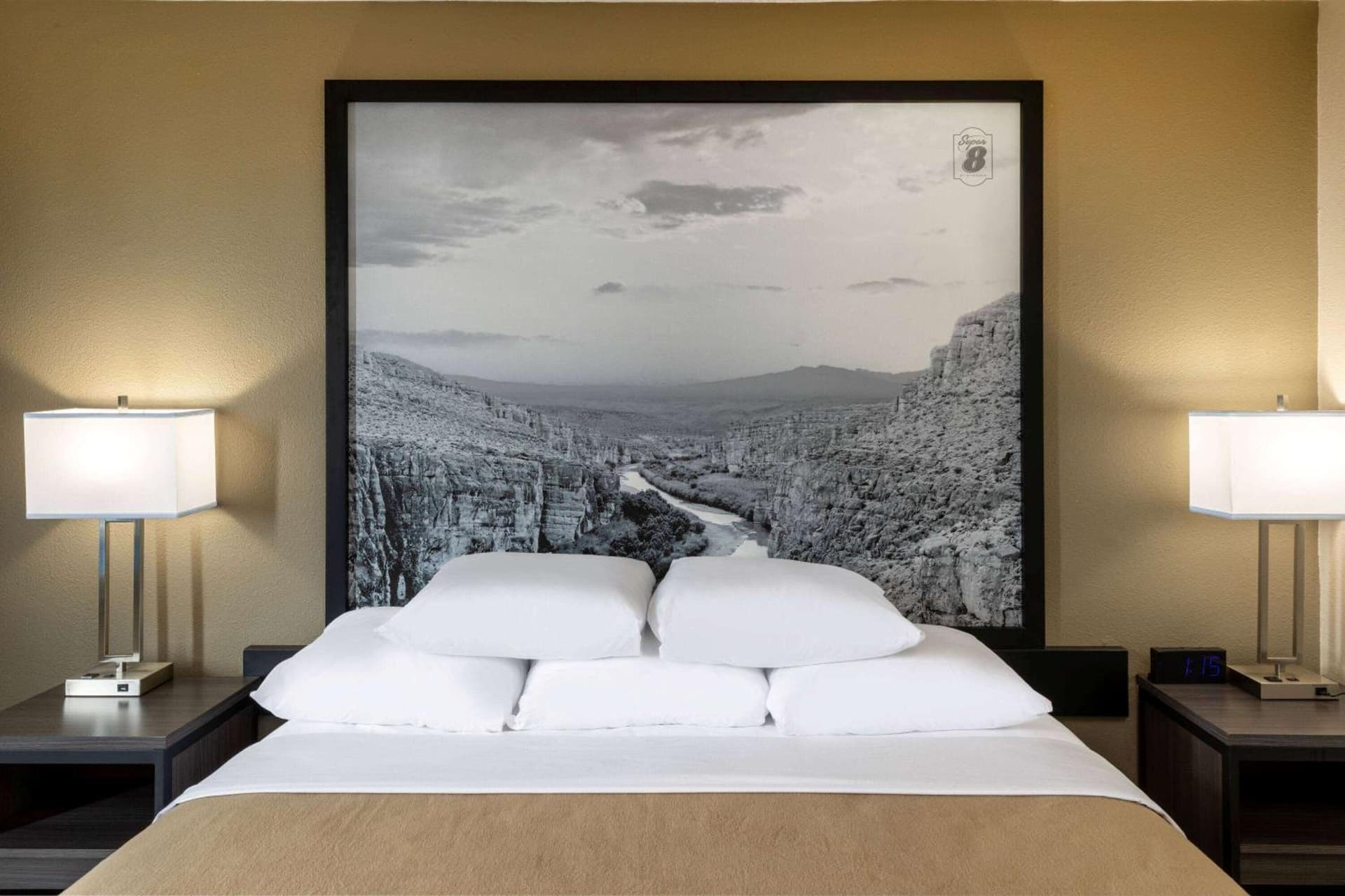 Super 8 by Wyndham Laredo gallery photo in Laredo, TX — image 14