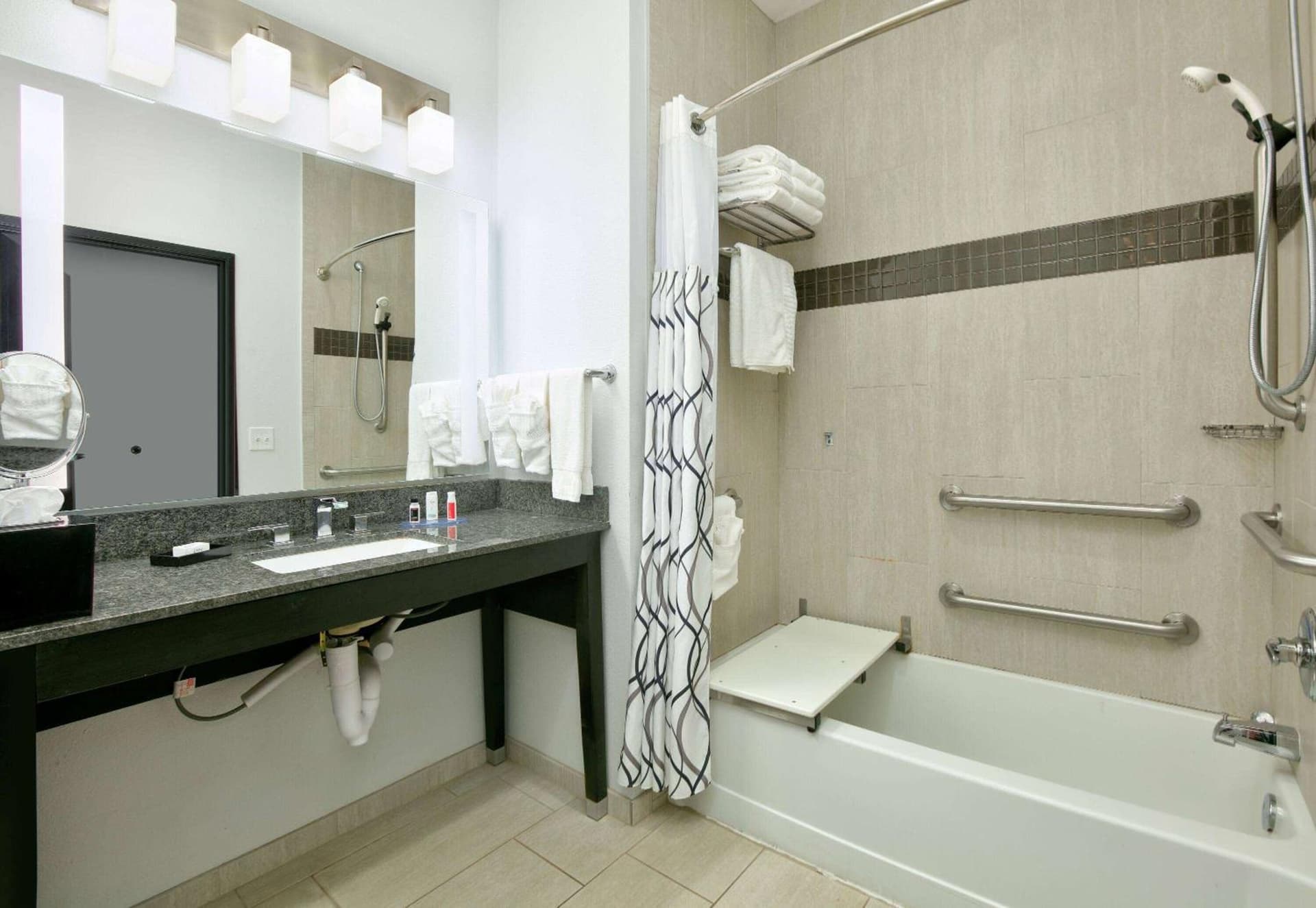 La Quinta Inn & Suites by Wyndham Lubbock Southwest property views in Lubbock, TX — gallery photo 3