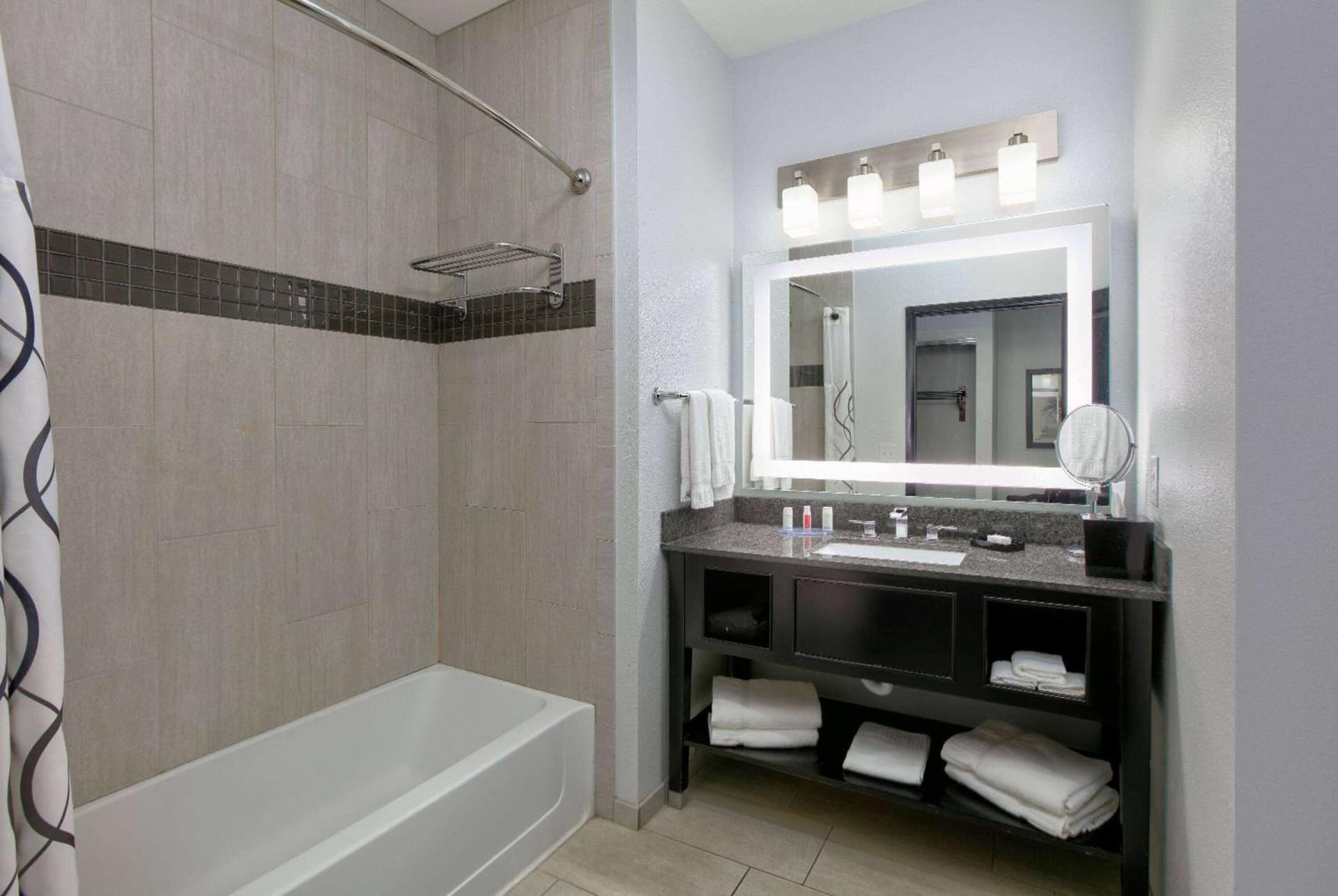 La Quinta Inn & Suites by Wyndham Lubbock Southwest gallery photo in Lubbock, TX — image 52