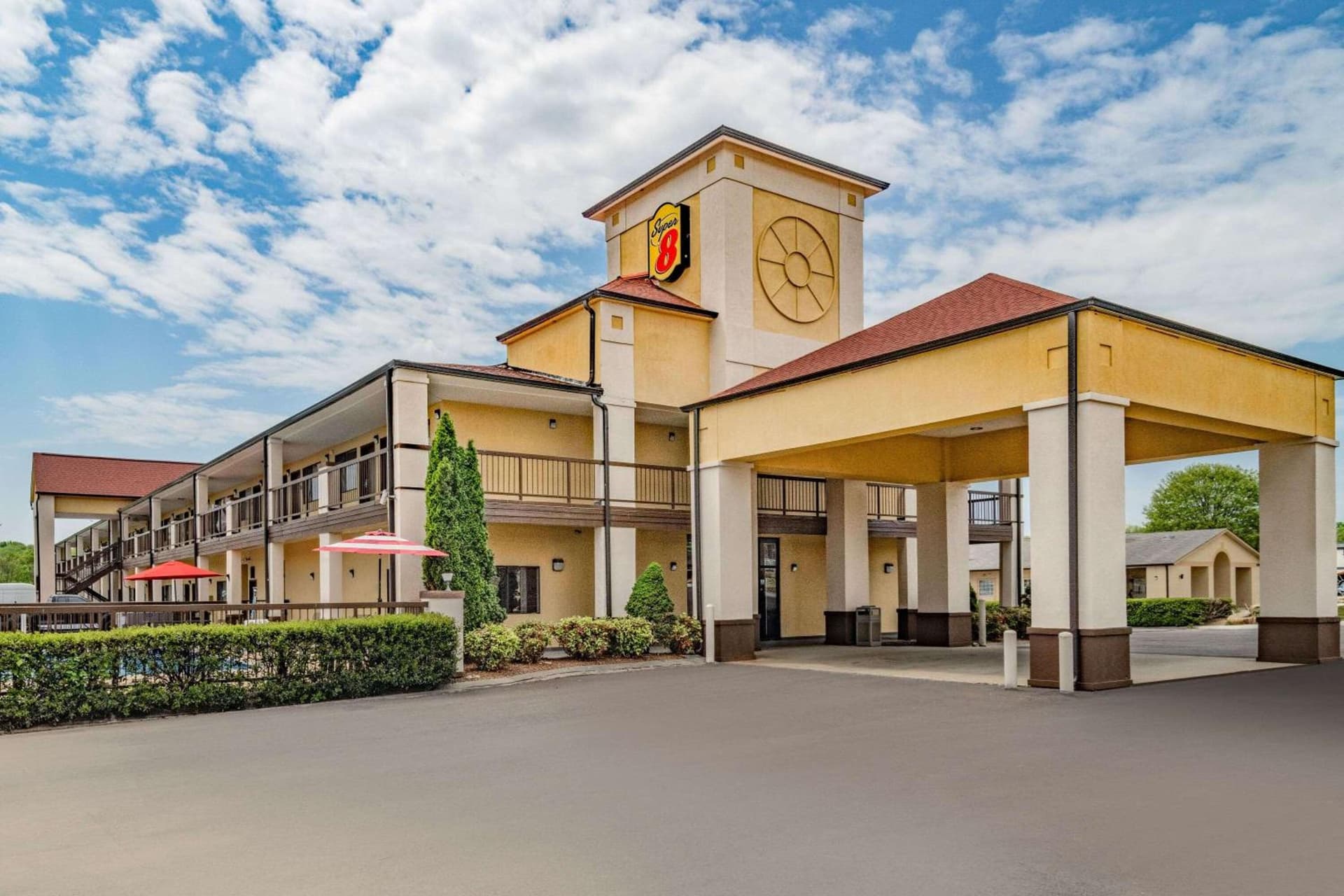 Super 8 by Wyndham Columbia interior in Columbia, TN — gallery photo 2