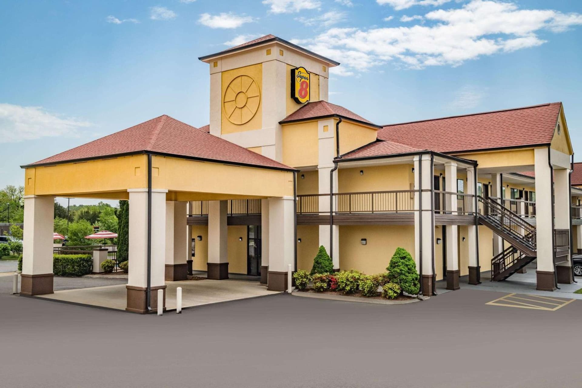 Super 8 by Wyndham Columbia property views in Columbia, TN — gallery photo 3