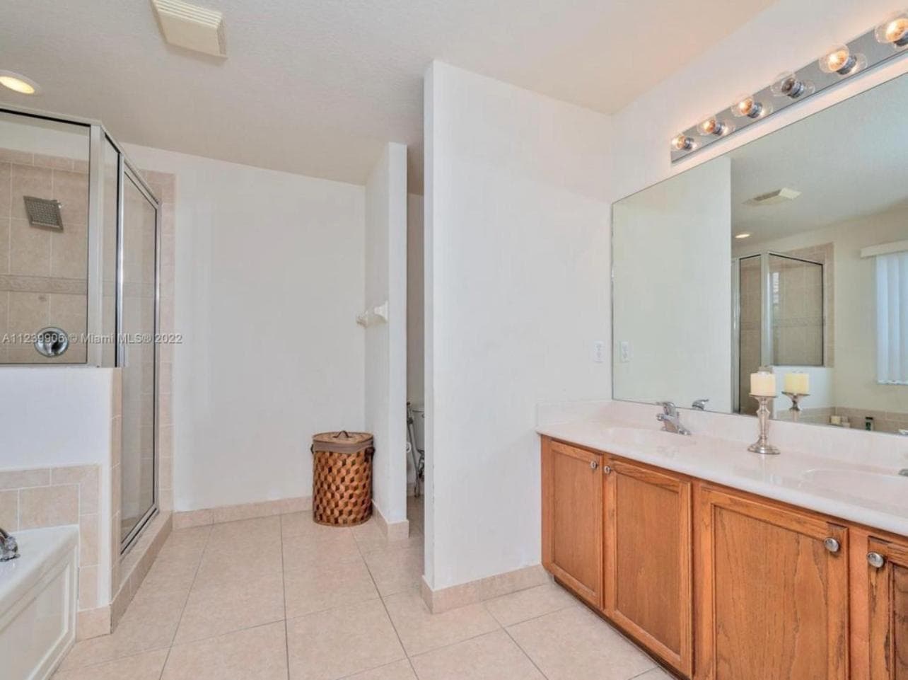 Serene Room in Miramar's High-End Estate gallery photo in Miramar, FL — image 25