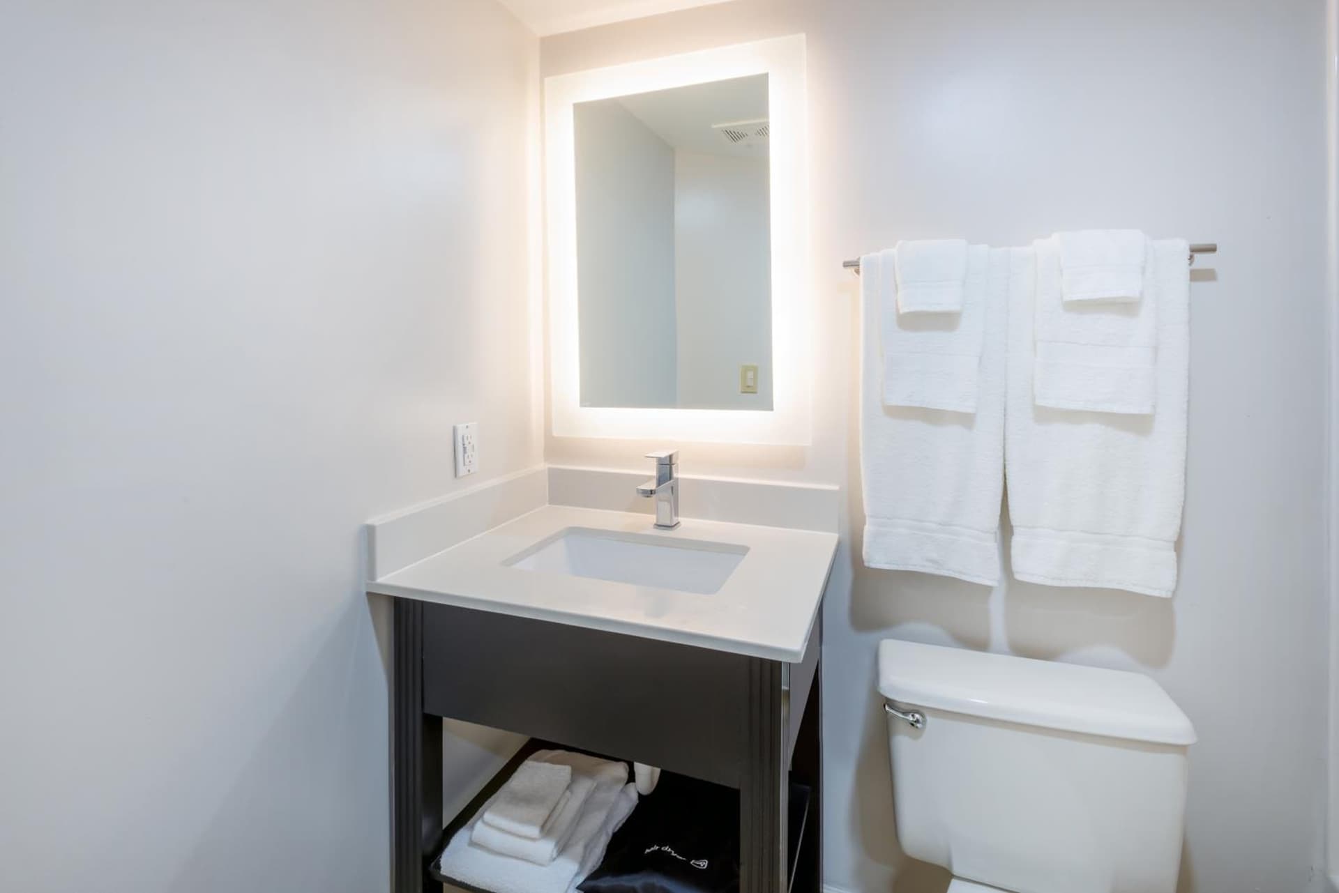 Holiday Inn Express Philadelphia NE-Bensalem by IHG property views in Bensalem, PA — gallery photo 3