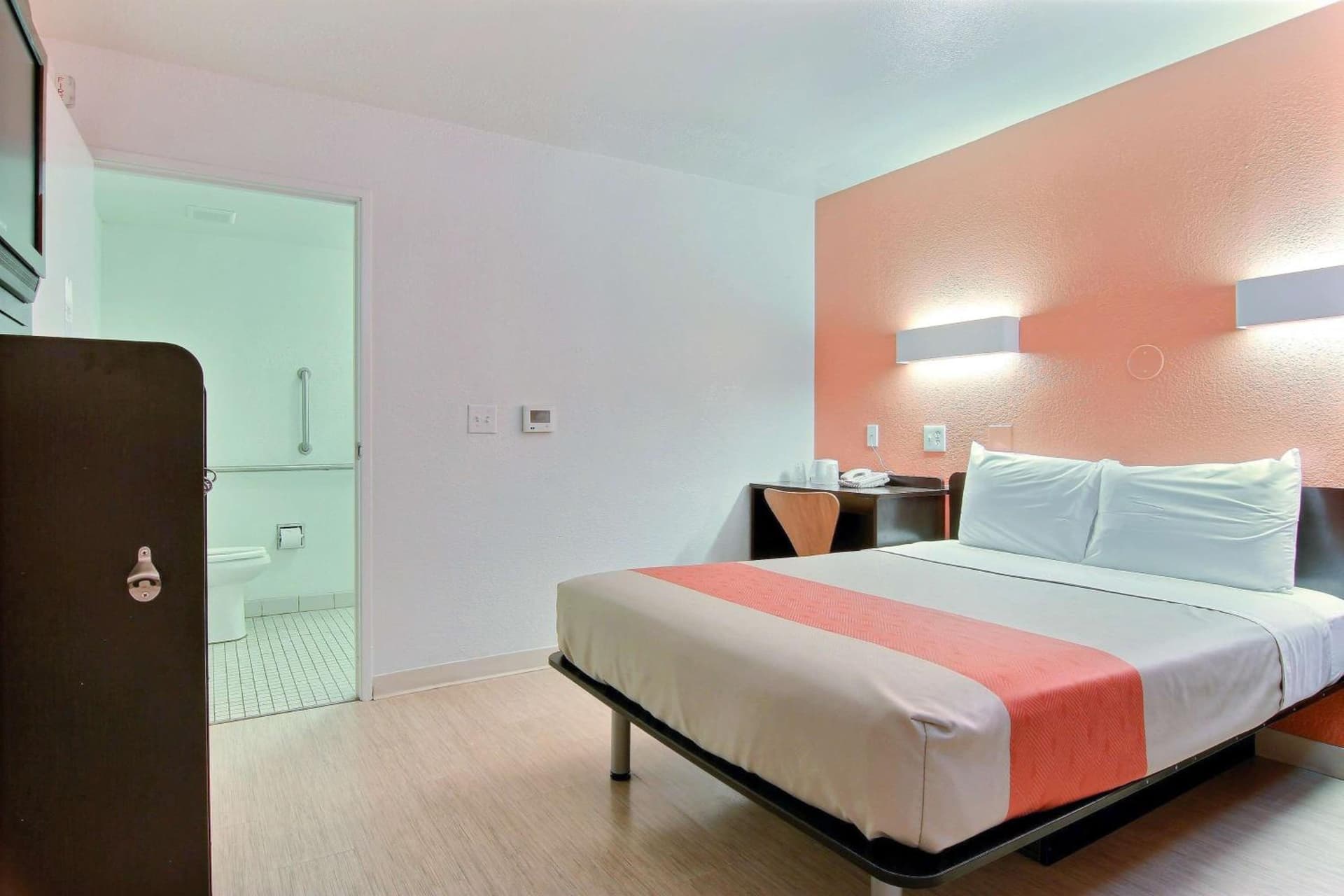 Motel 6-Corpus Christi, TX - East - North Padre Island gallery photo in Corpus Christi, TX — image 70