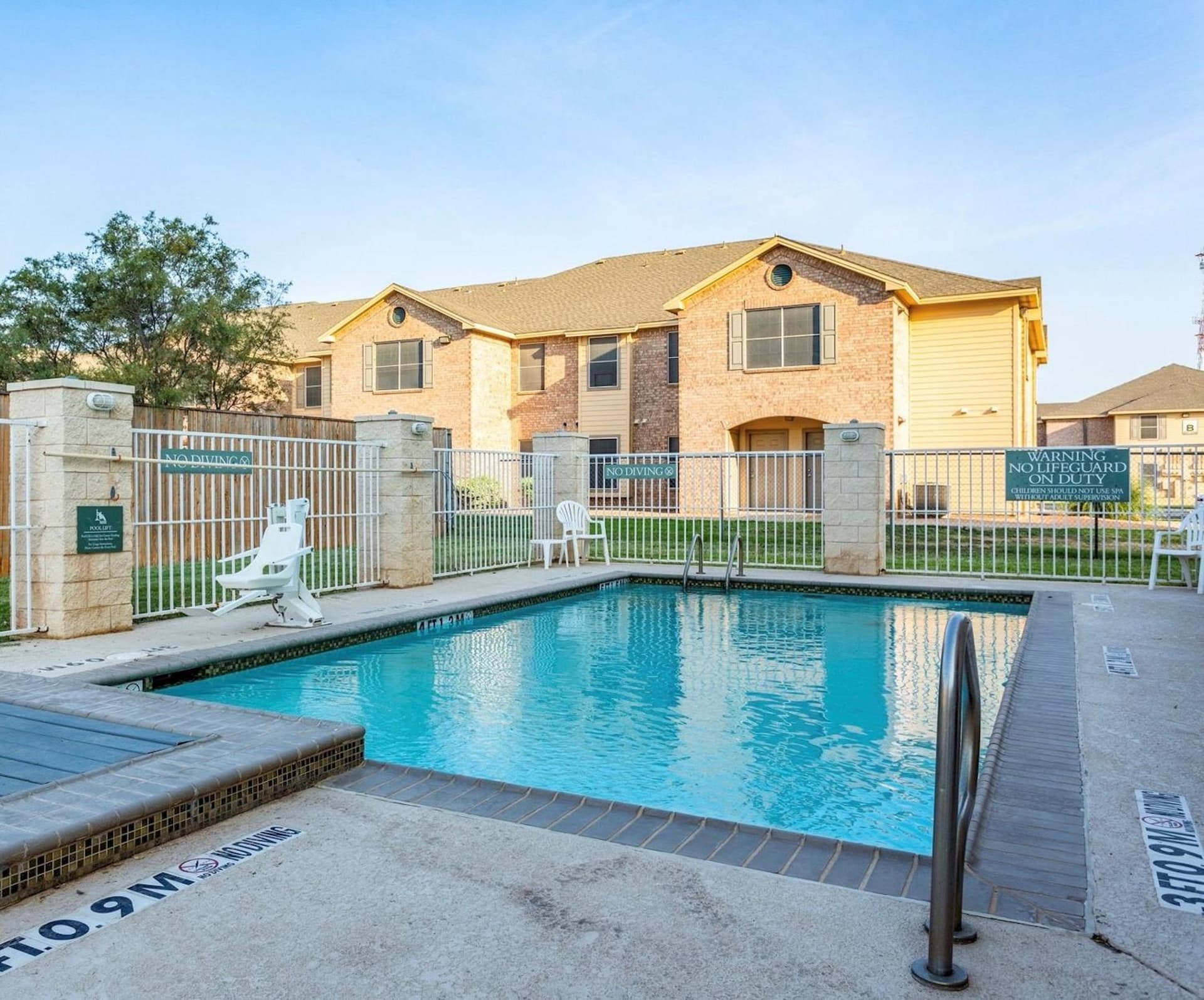 Red Roof Inn & Suites Midland property views in Midland, TX — gallery photo 3