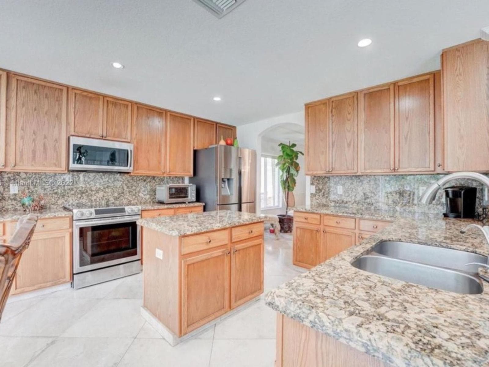 Serene Room in Miramar's High-End Estate property views in Miramar, FL — gallery photo 3