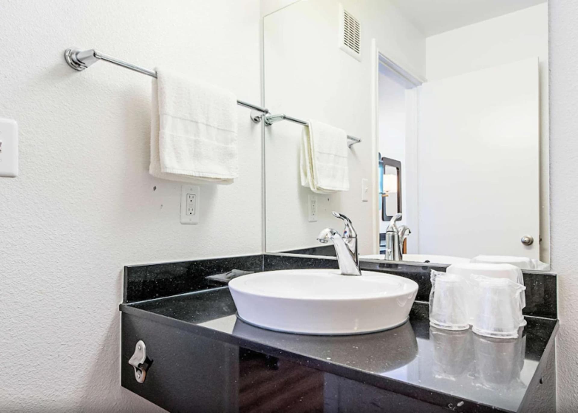 Motel 6-Corpus Christi, TX - Northwest gallery photo in Corpus Christi, TX — image 6