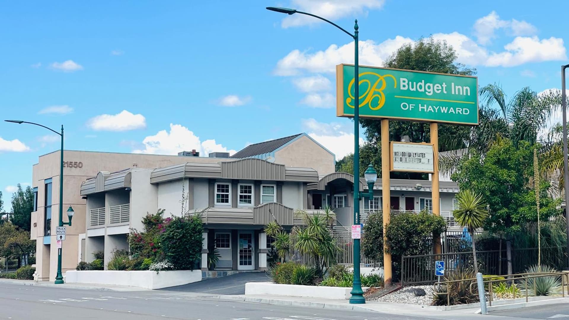 Budget Inn of Hayward featured exterior or lobby in Hayward, CA — similar hotel