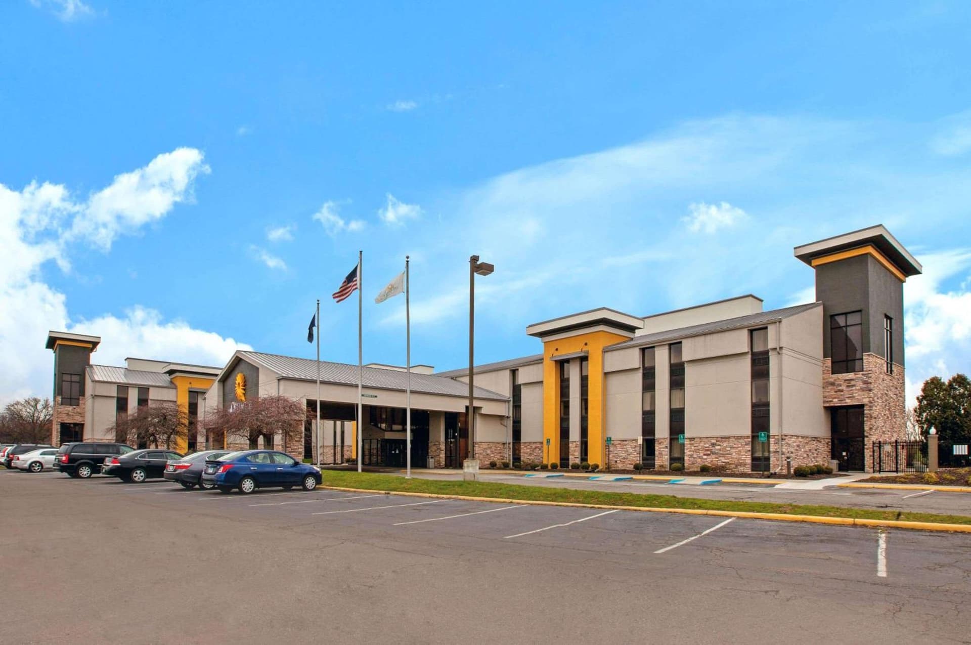 La Quinta Inn & Suites by Wyndham Detroit Metro Airport gallery photo in Romulus, MI — image 41