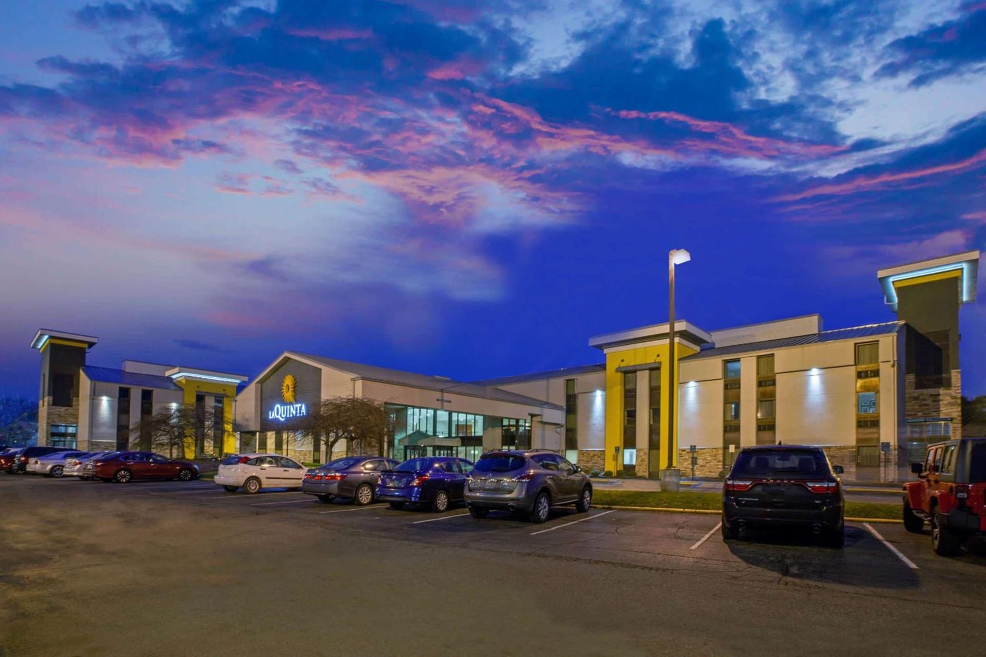 La Quinta Inn & Suites by Wyndham Detroit Metro Airport gallery photo in Romulus, MI — image 33