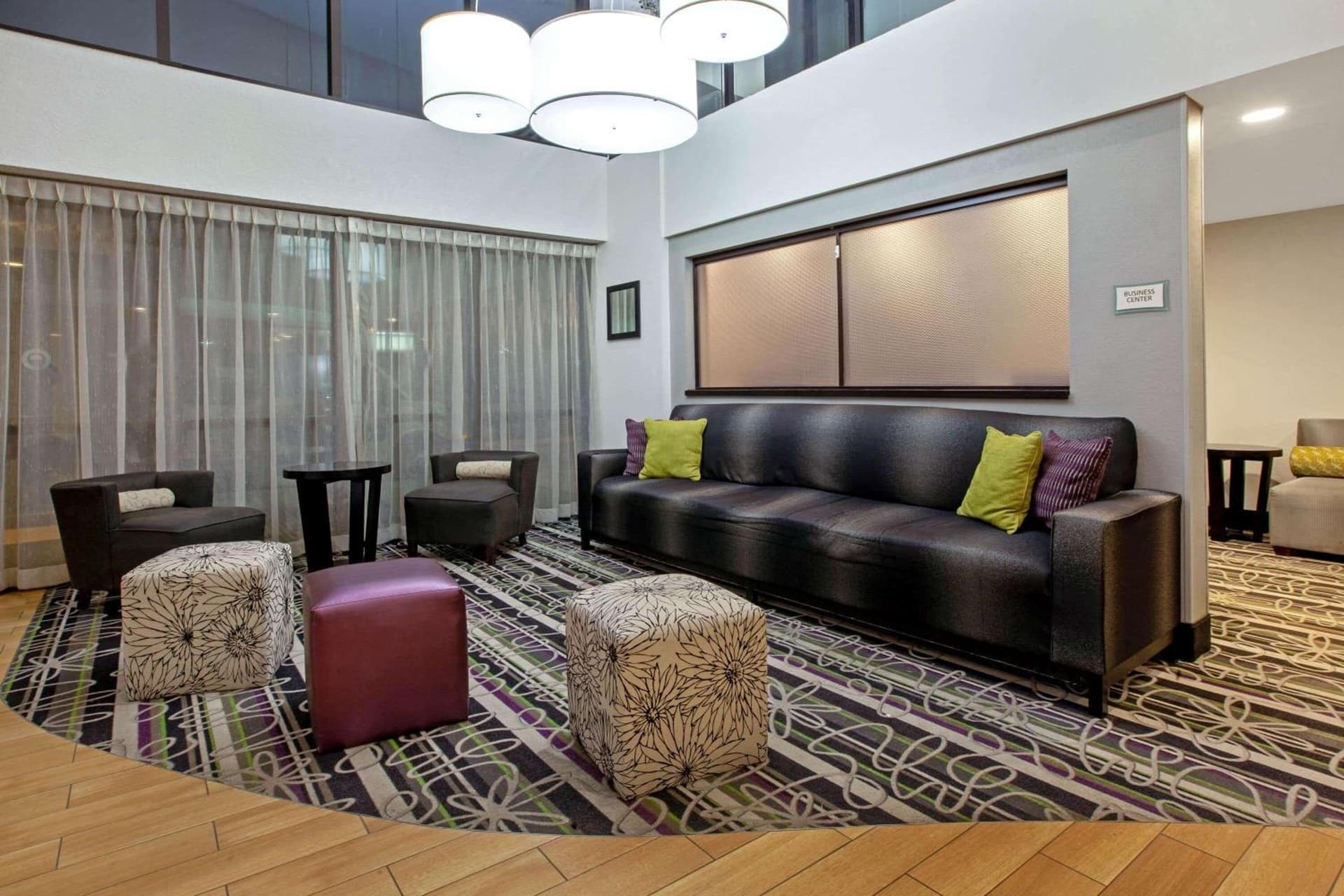 La Quinta Inn & Suites by Wyndham Detroit Metro Airport gallery photo in Romulus, MI — image 28