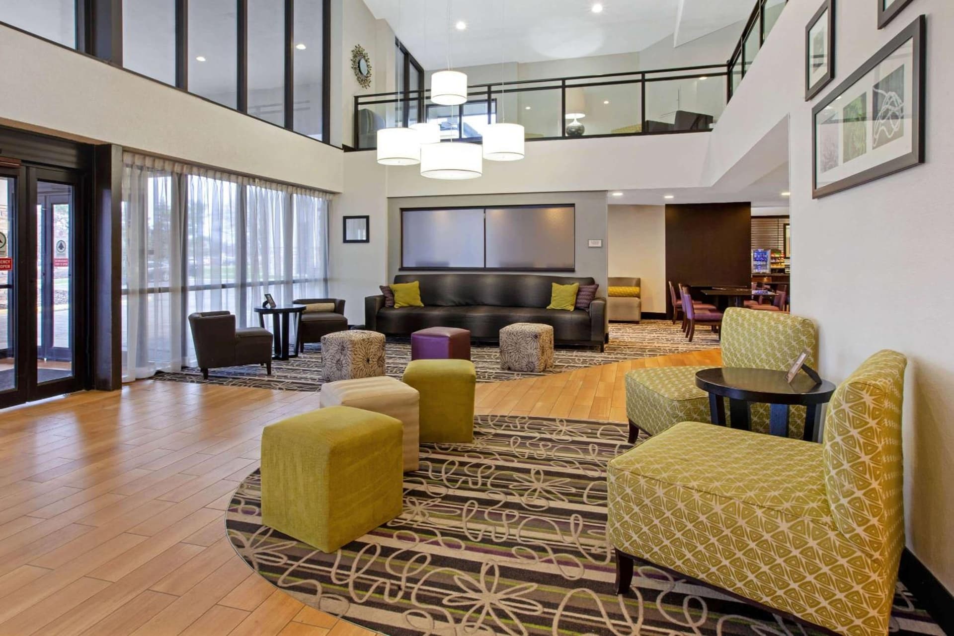 La Quinta Inn & Suites by Wyndham Detroit Metro Airport gallery photo in Romulus, MI — image 7