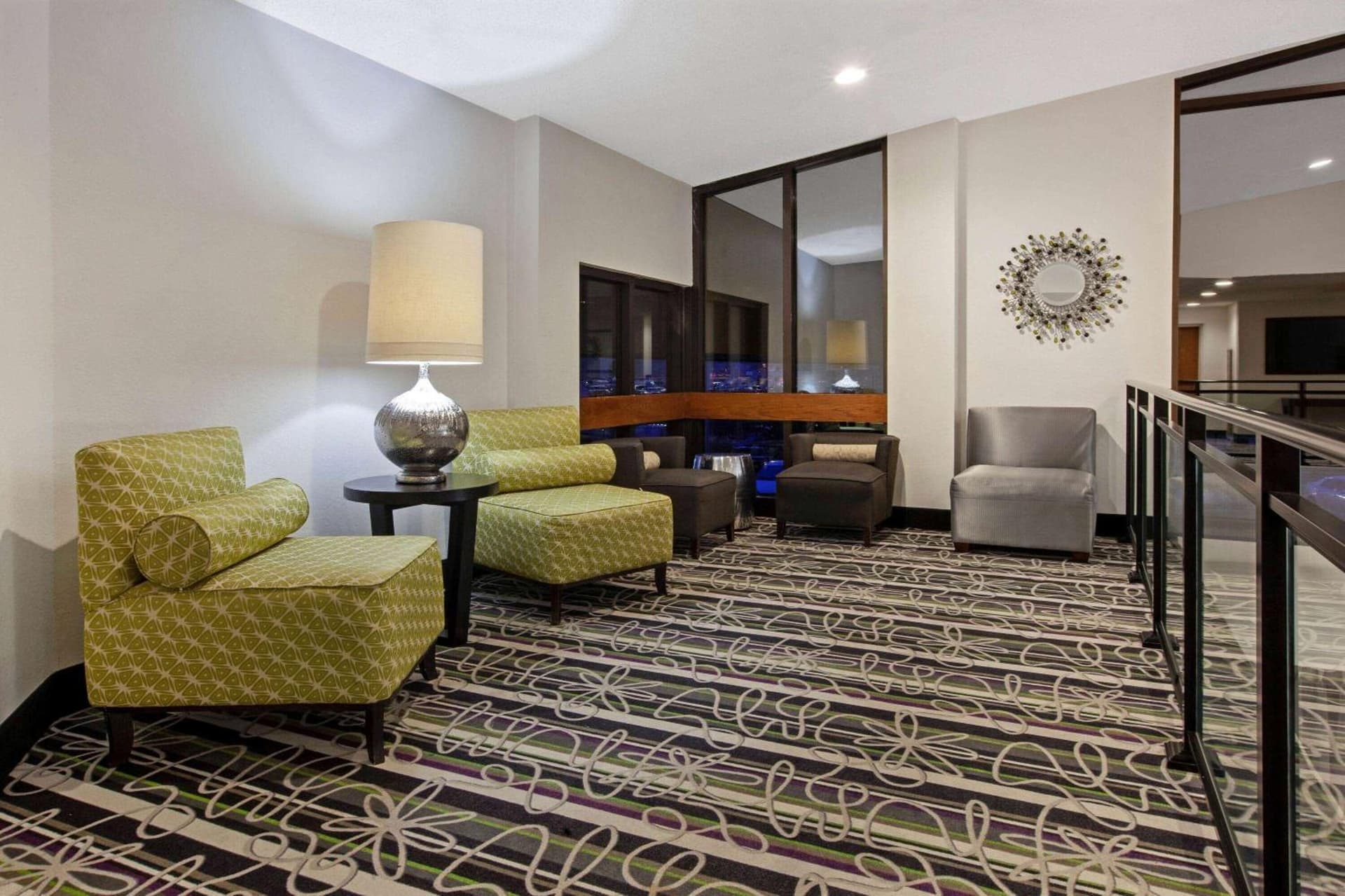 La Quinta Inn & Suites by Wyndham Detroit Metro Airport gallery photo in Romulus, MI — image 25