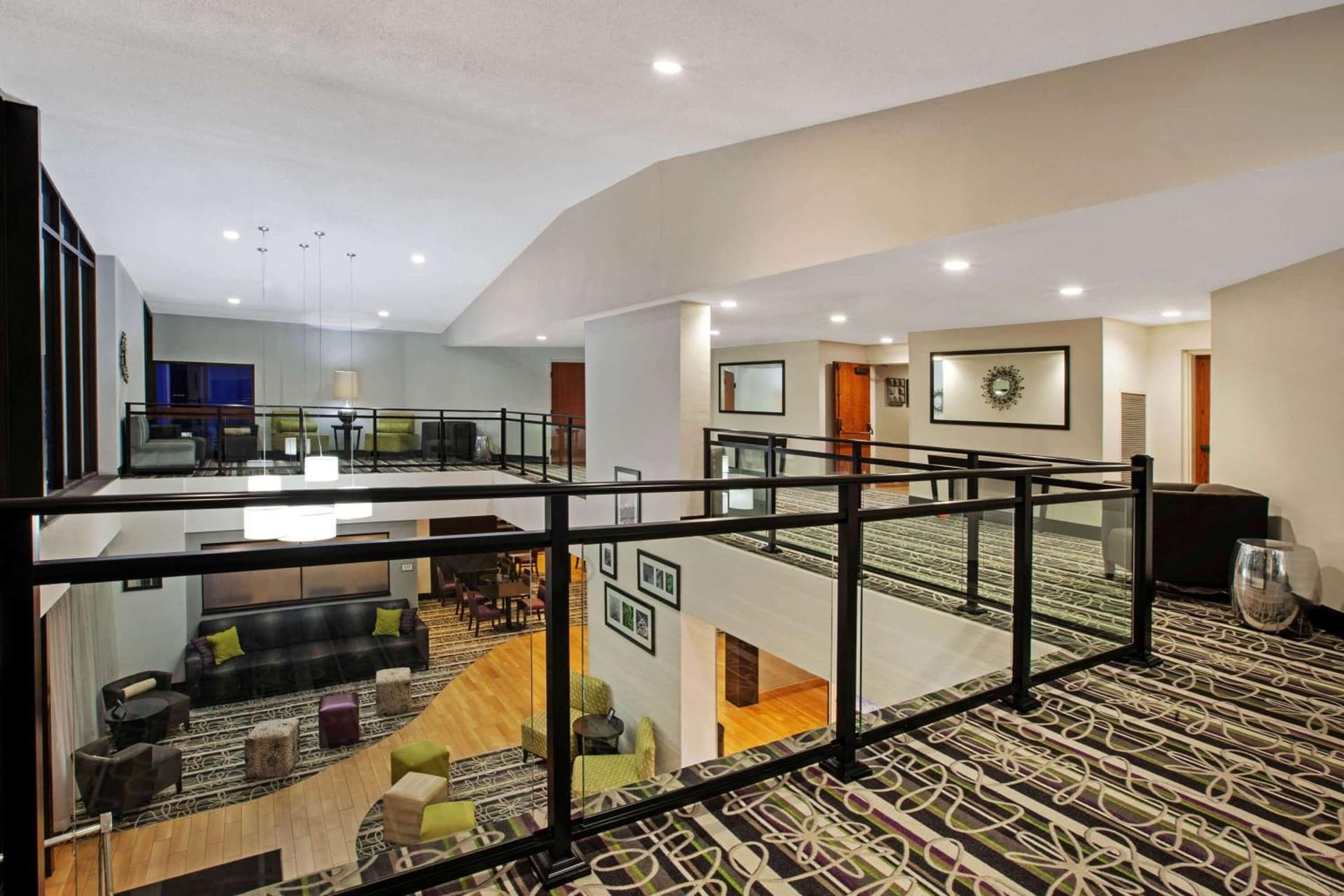 La Quinta Inn & Suites by Wyndham Detroit Metro Airport gallery photo in Romulus, MI — image 14