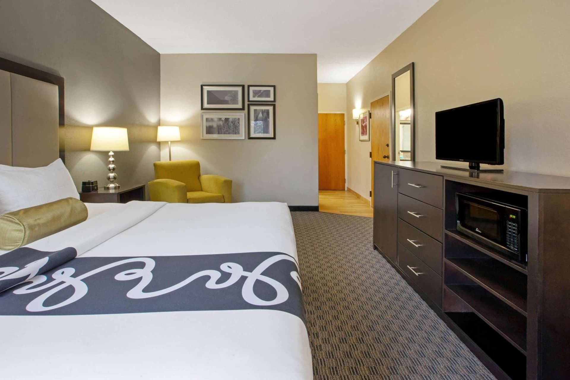 La Quinta Inn & Suites by Wyndham Detroit Metro Airport gallery photo in Romulus, MI — image 21