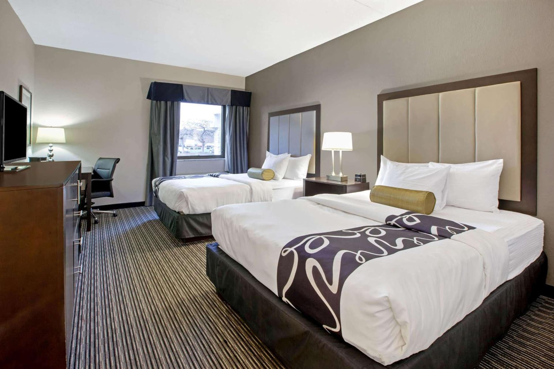 La Quinta Inn & Suites by Wyndham Detroit Metro Airport gallery photo in Romulus, MI — image 24