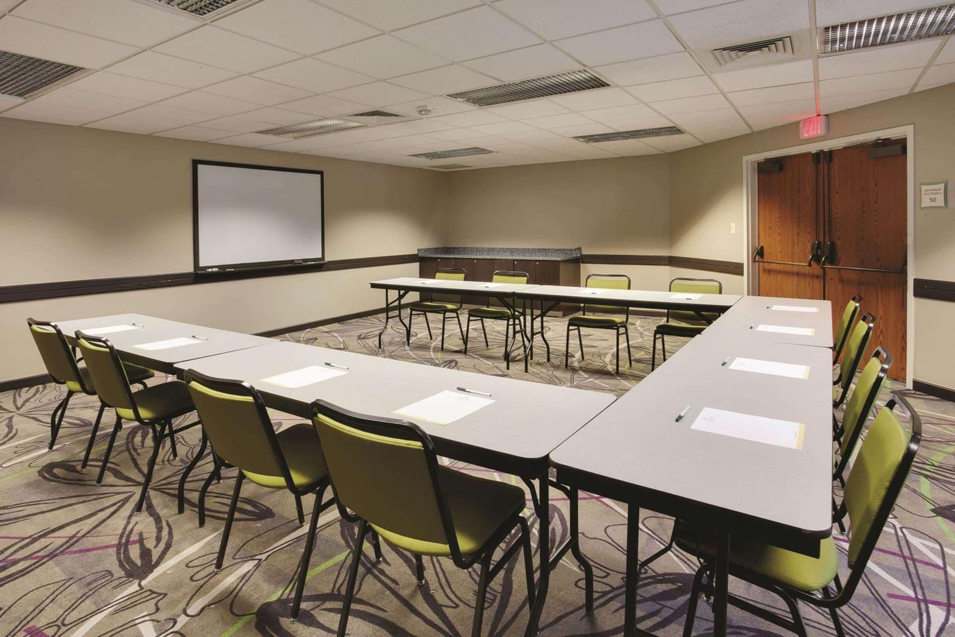 La Quinta Inn & Suites by Wyndham Detroit Metro Airport gallery photo in Romulus, MI — image 39