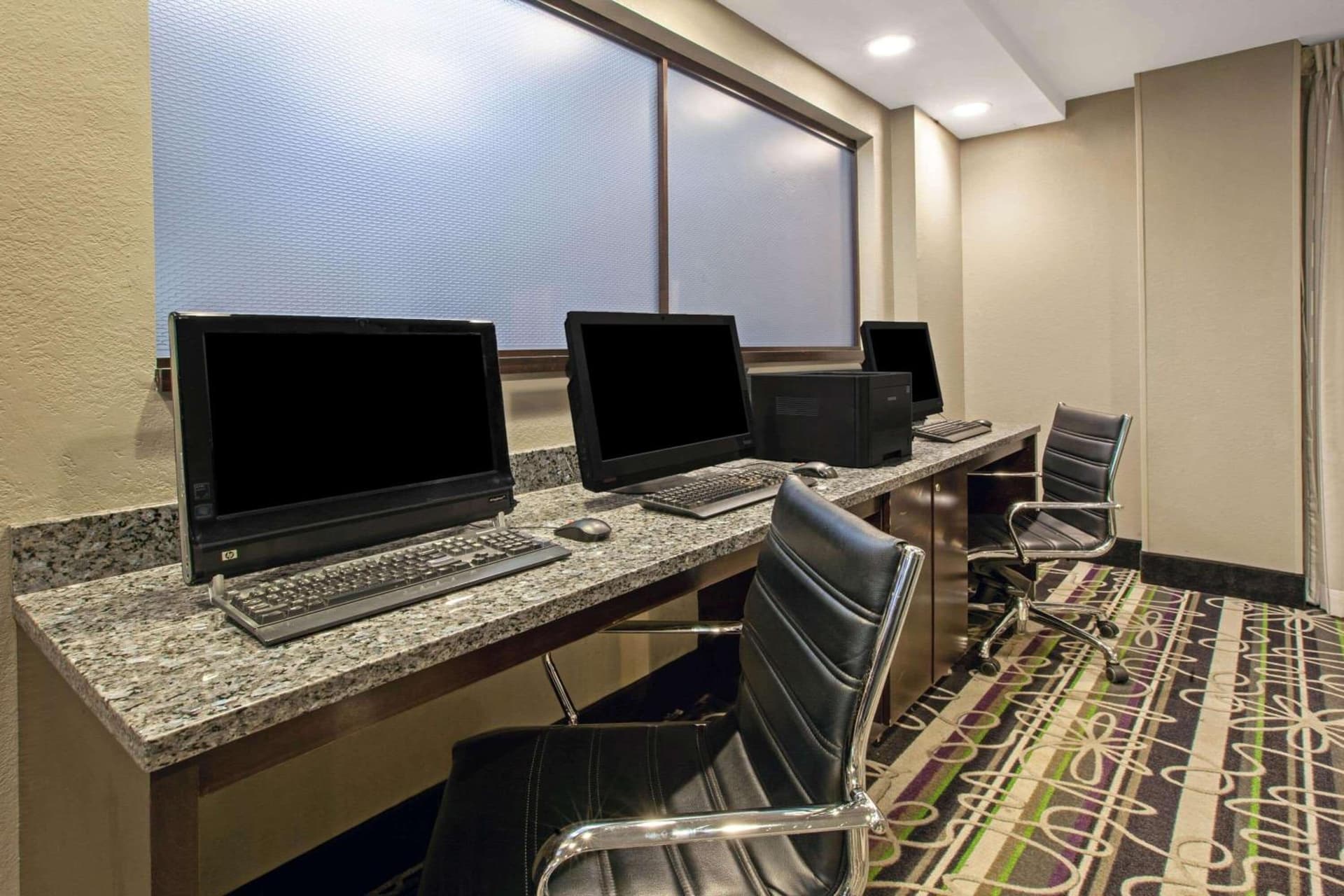 La Quinta Inn & Suites by Wyndham Detroit Metro Airport gallery photo in Romulus, MI — image 38