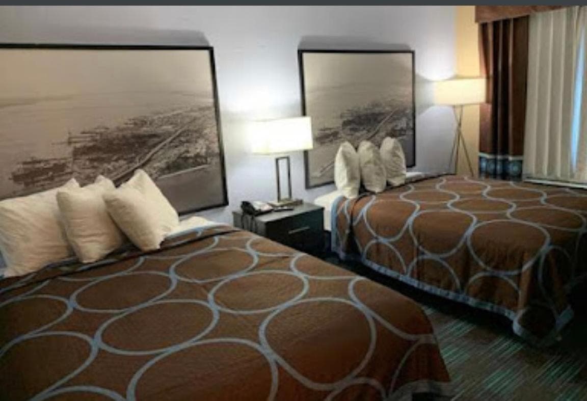 Super 8 by Wyndham Newport News interior in Newport News, VA — gallery photo 2