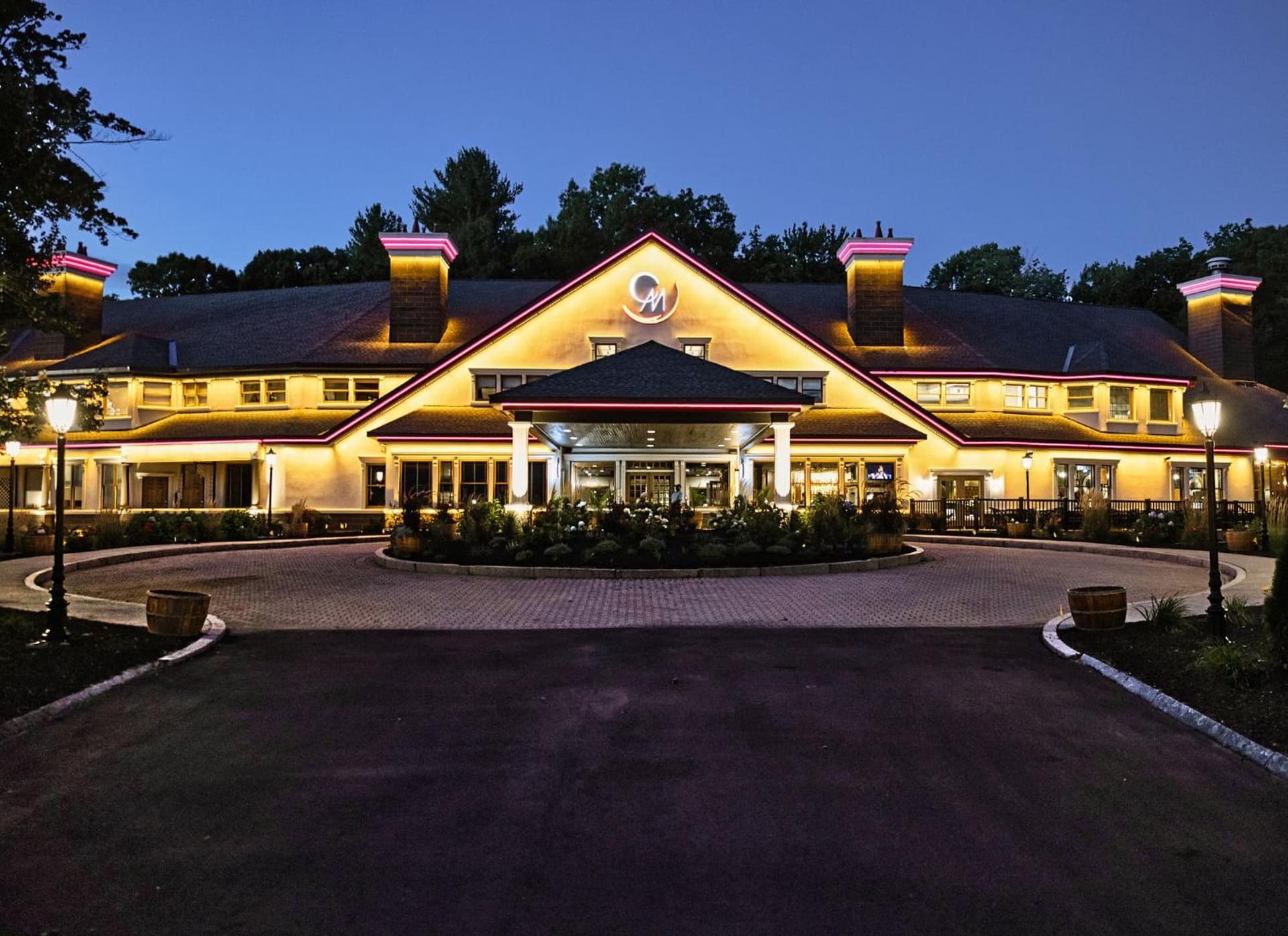 Chateau Merrimack Hotel & Spa exterior or lobby in Tyngsboro — main listing photo