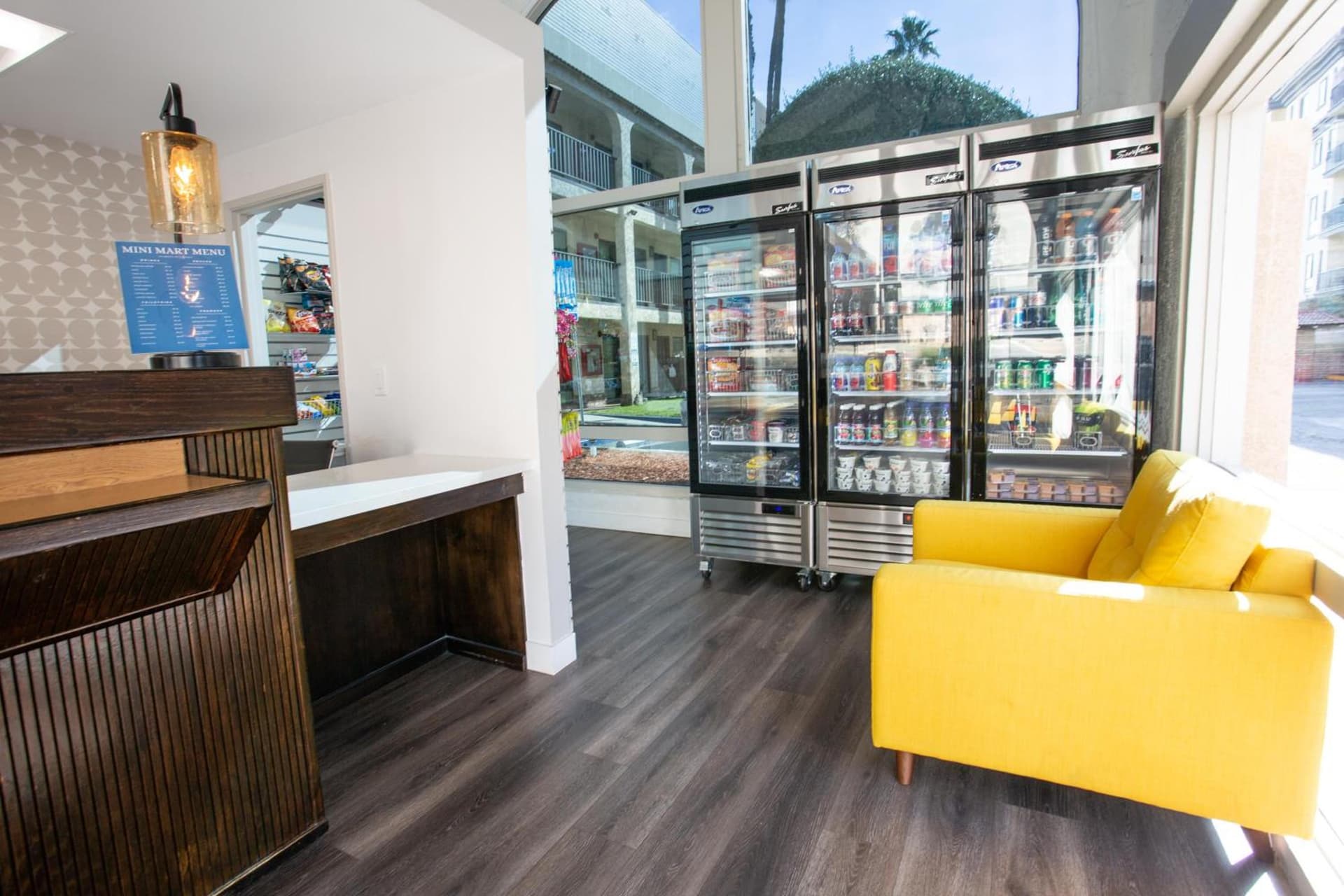 Vagabond Inn Glendale property views in Glendale, CA — gallery photo 3