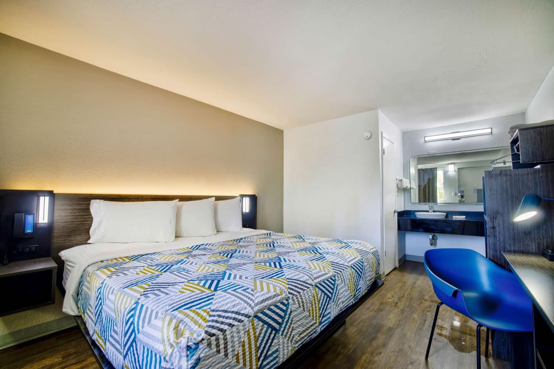 Motel 6-Jackson, MS interior in Jackson, MS — gallery photo 2