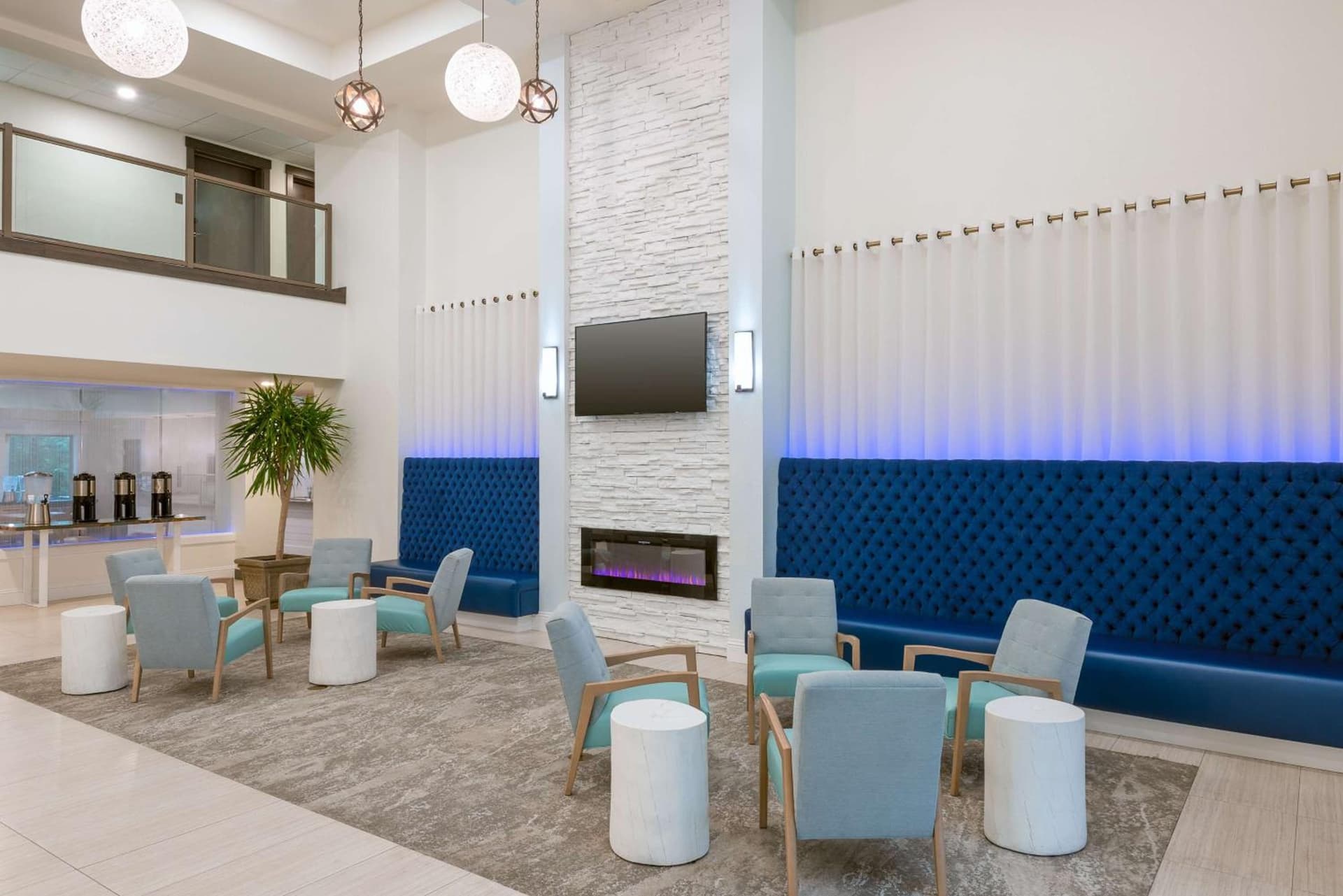 Ameniti Bay - Best Western Signature Collection interior in Sarasota, FL — gallery photo 2