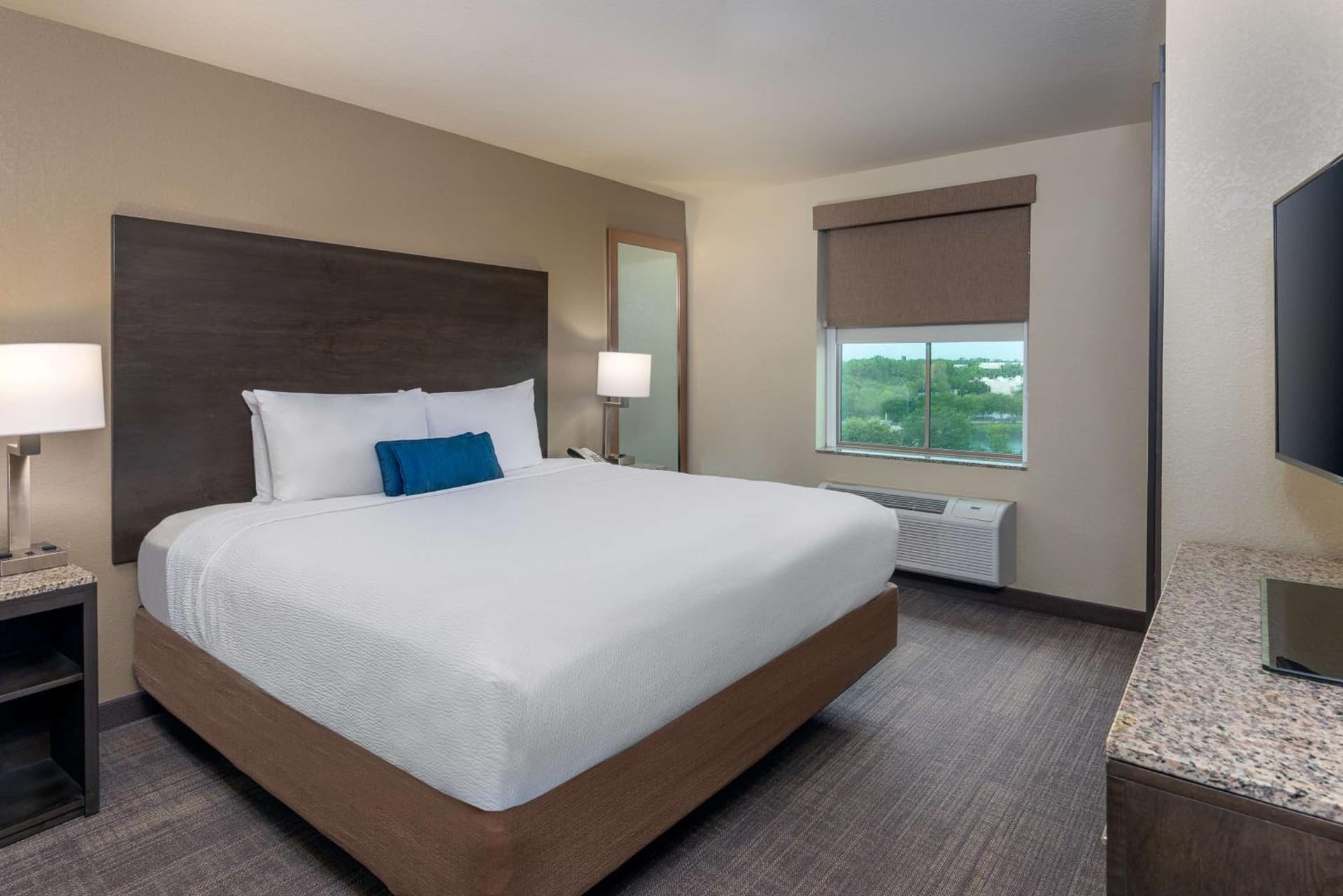 Ameniti Bay - Best Western Signature Collection property views in Sarasota, FL — gallery photo 3
