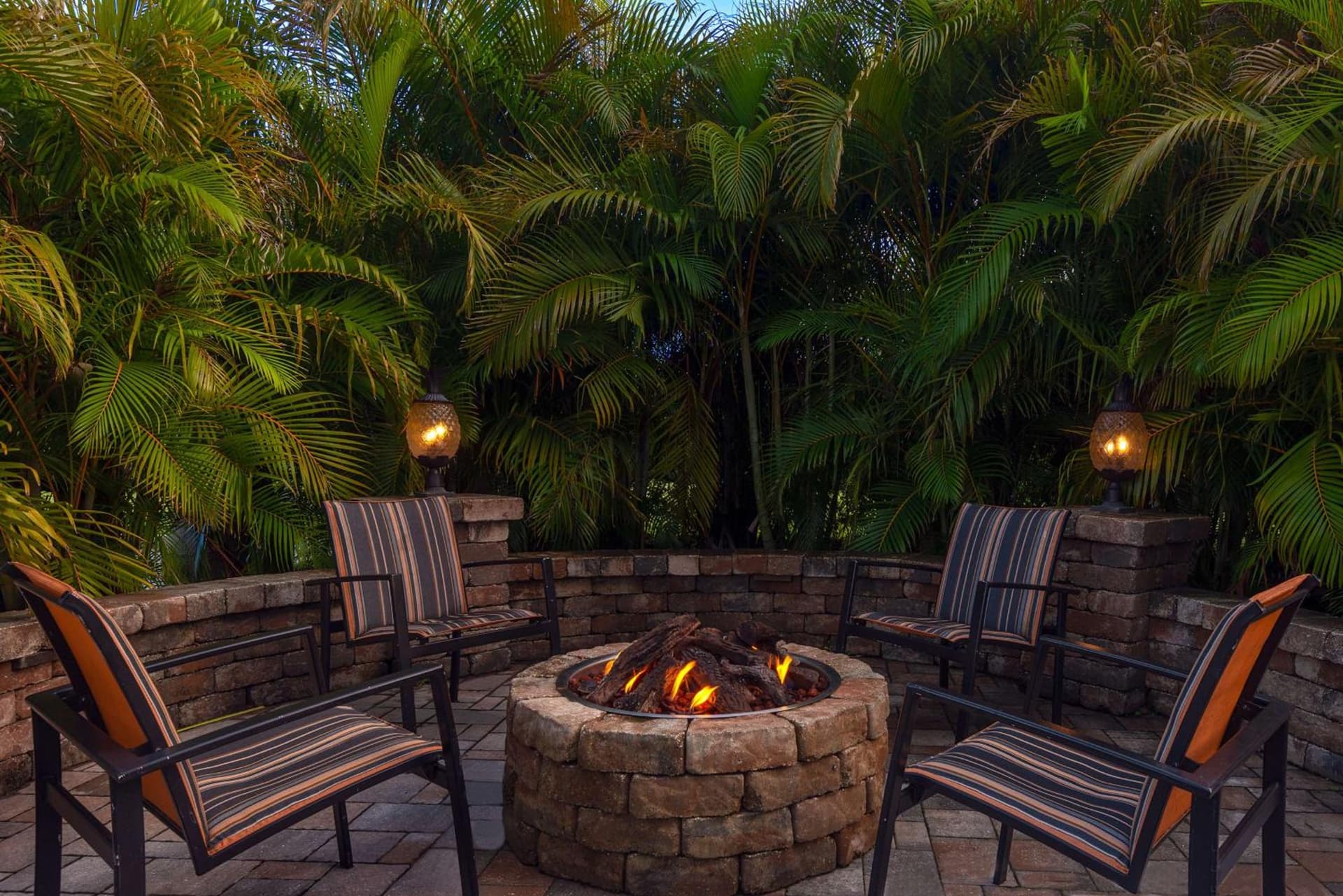 Ameniti Bay - Best Western Signature Collection interior in Sarasota, FL — gallery photo 2