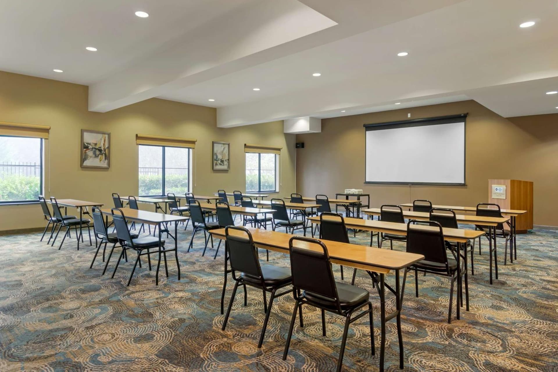 Best Western Plus Lacey Inn & Suites property views in Lacey, WA — gallery photo 3