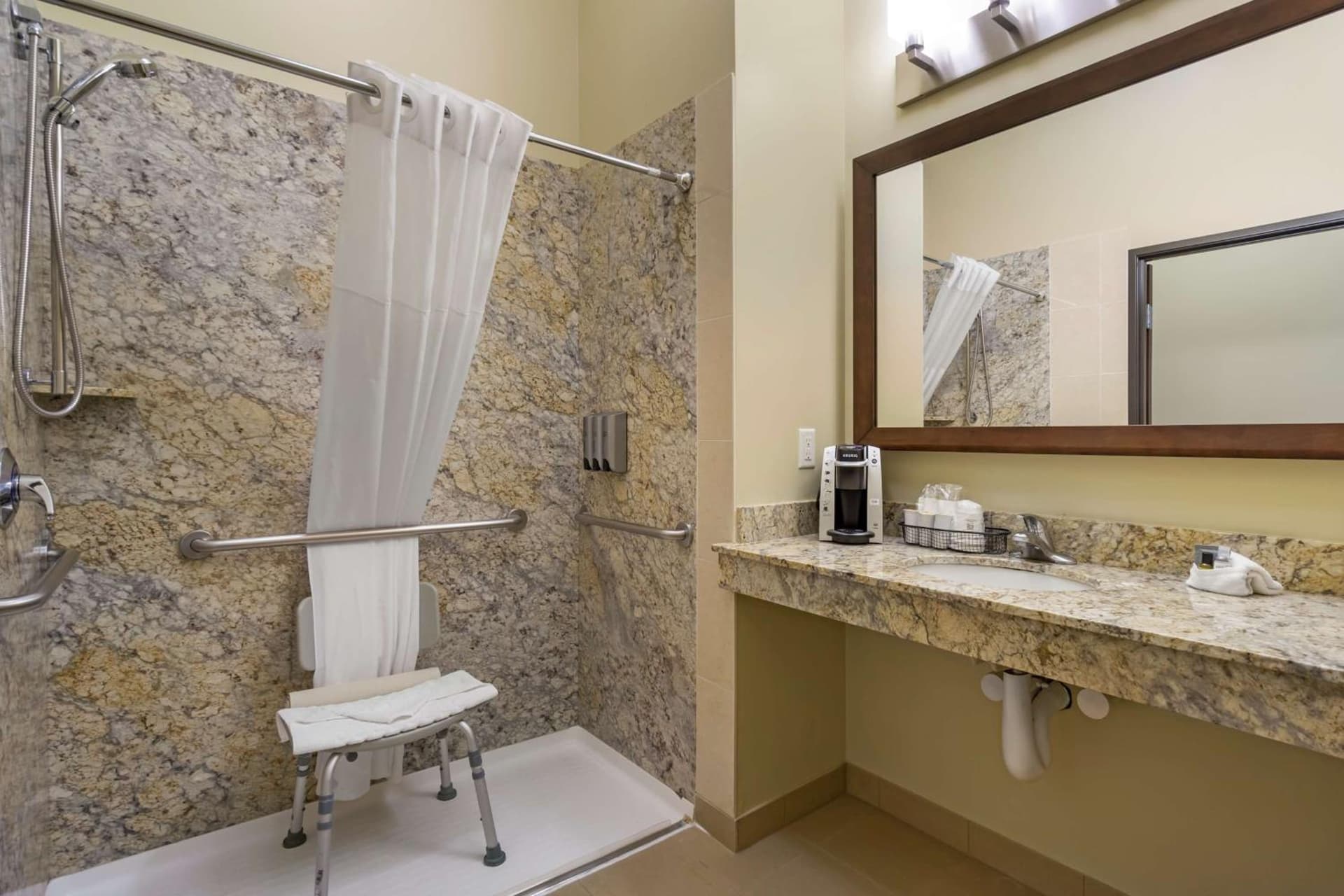 Best Western Plus Lacey Inn & Suites gallery photo in Lacey, WA — image 18