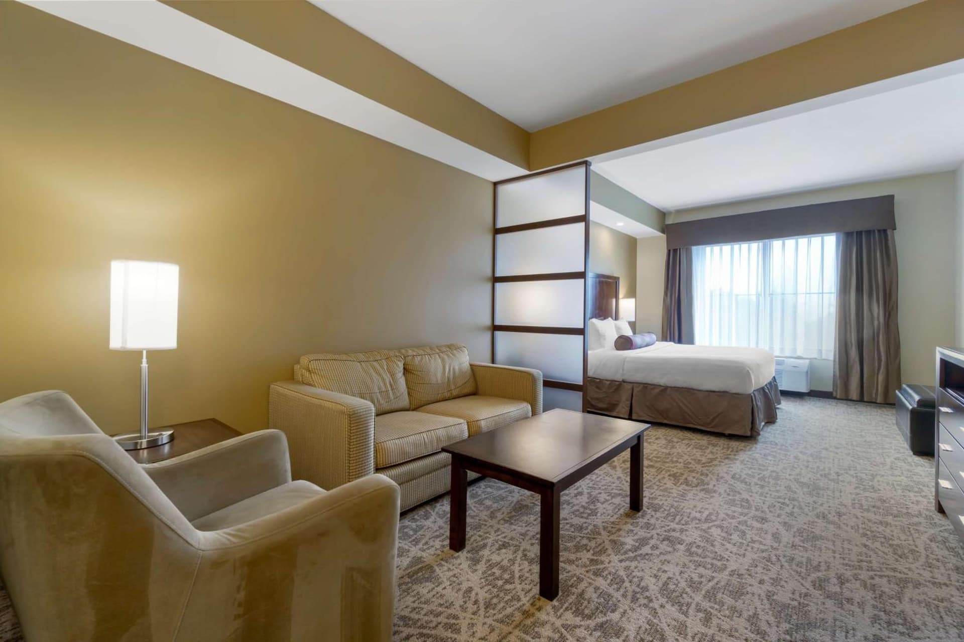 Best Western Plus Lacey Inn & Suites property views in Lacey, WA — gallery photo 3
