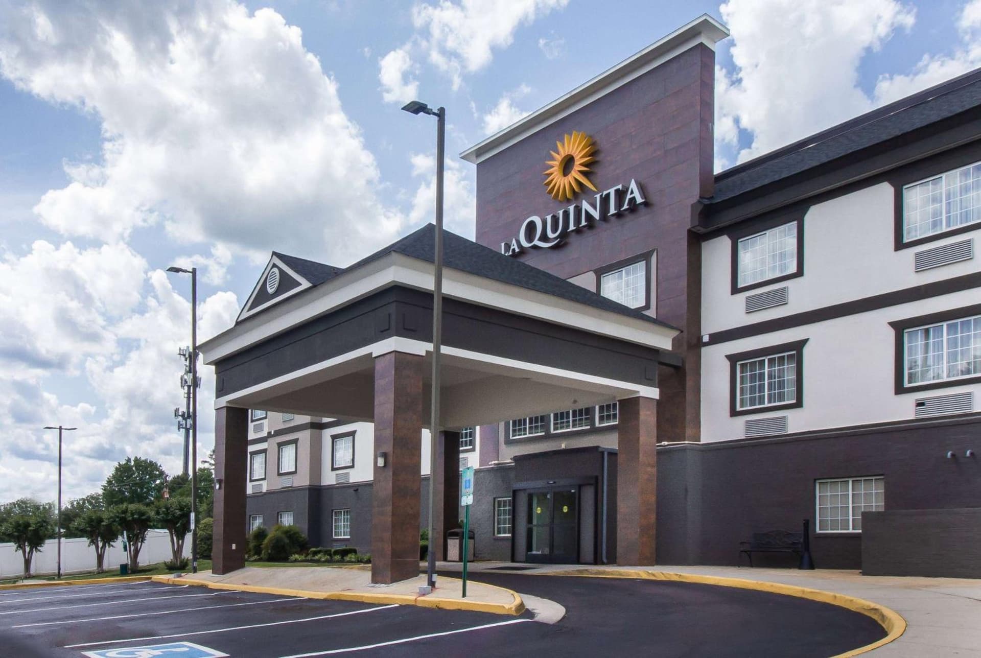 La Quinta Inn by Wyndham Richmond South featured exterior or lobby in Chester, VA — similar hotel