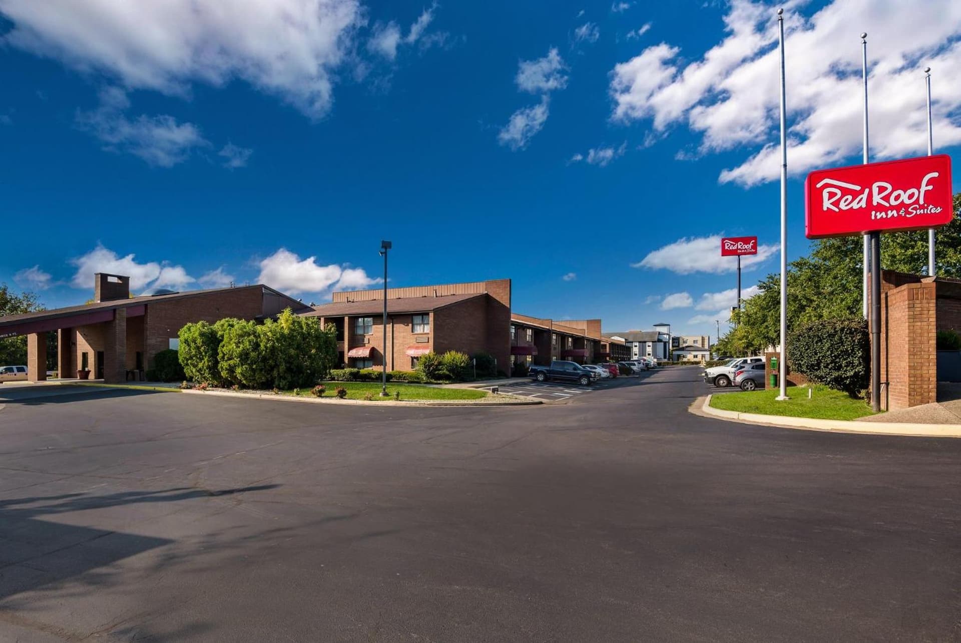 Red Roof Inn & Suites Lexington - Hamburg property views in Lexington, KY — gallery photo 3