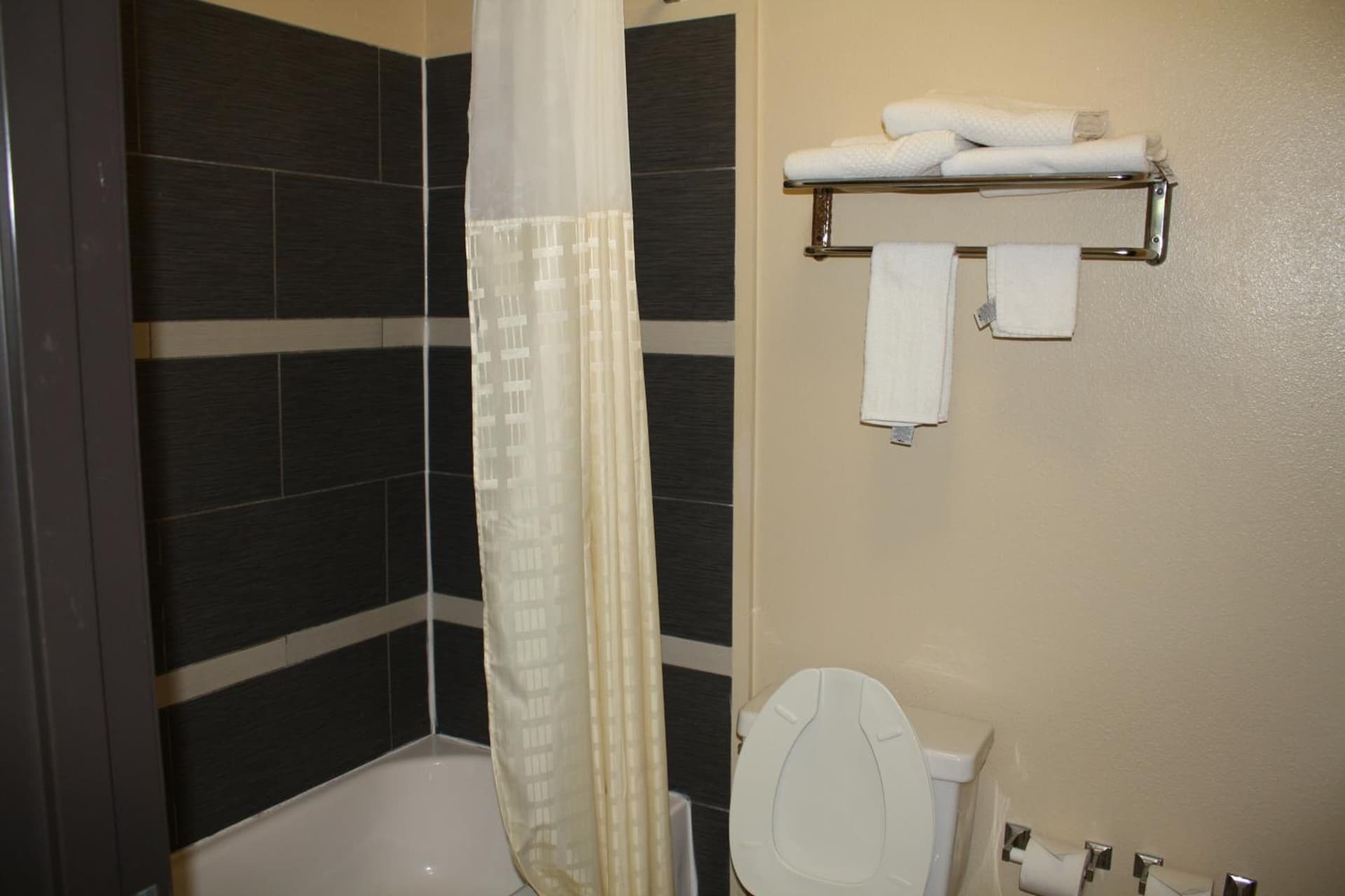 Quality Inn & Suites Wichita Falls I-44 gallery photo in Wichita Falls, TX — image 90