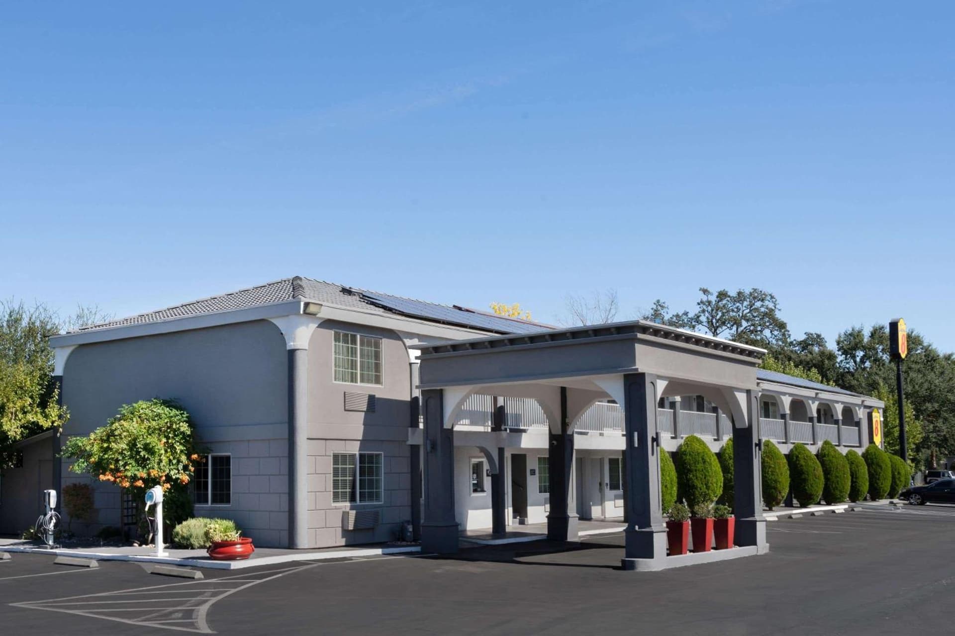 The Orchard Hotel Ukiah Wine Country Free Breakfast, Pool, & Hot Tub interior in Ukiah, CA — gallery photo 2