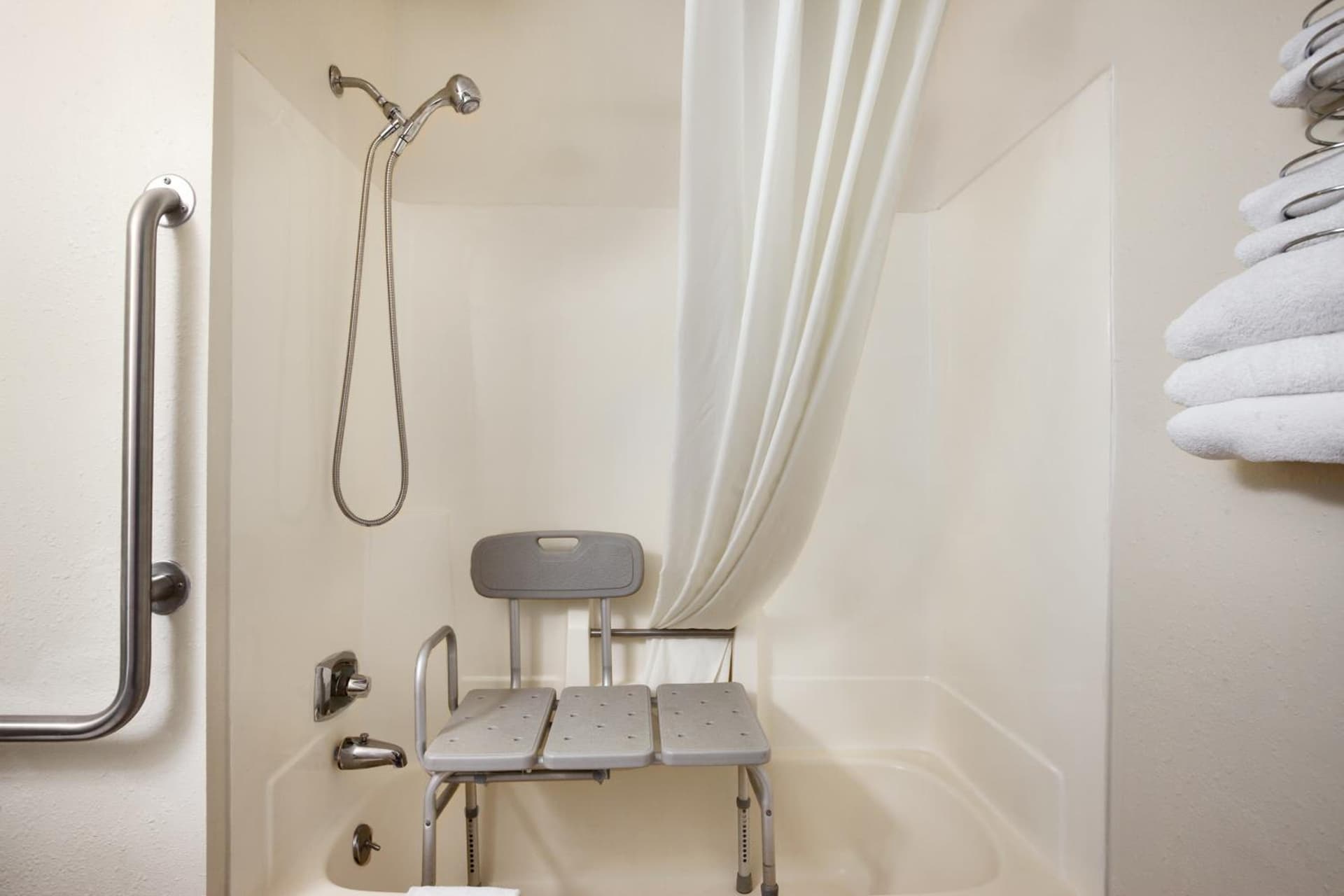 Travelodge by Wyndham La Porte/Michigan City Area gallery photo in LaPorte, IN — image 31