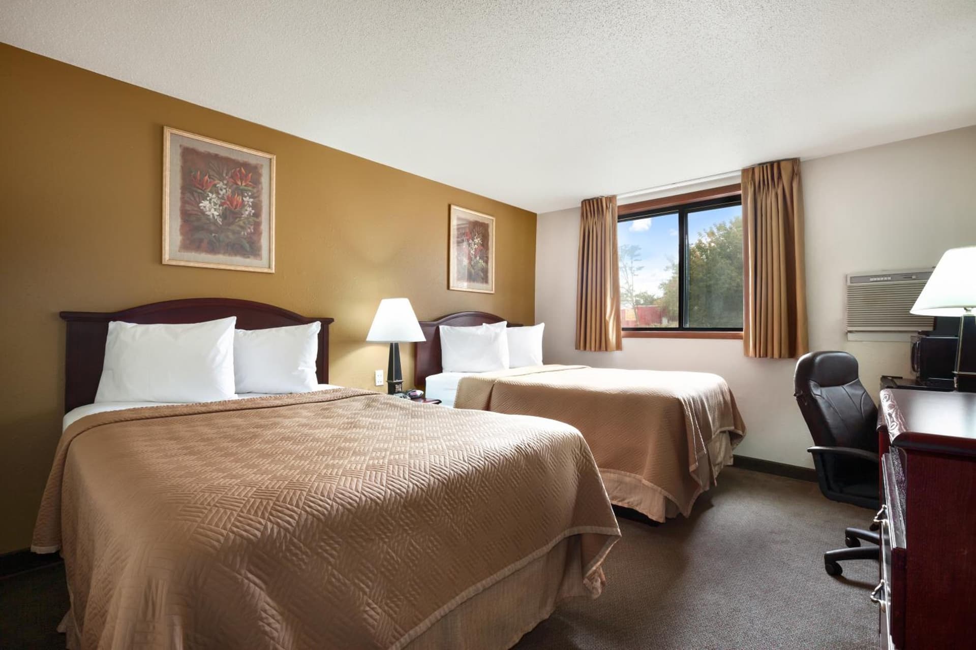 Travelodge by Wyndham La Porte/Michigan City Area gallery photo in LaPorte, IN — image 44