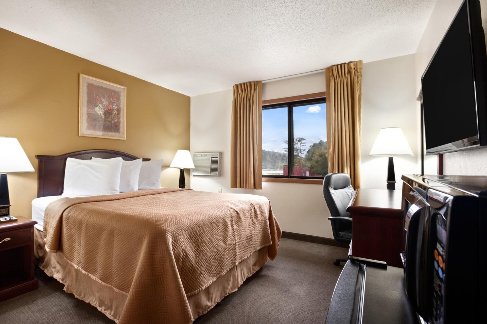 Travelodge by Wyndham La Porte/Michigan City Area gallery photo in LaPorte, IN — image 25