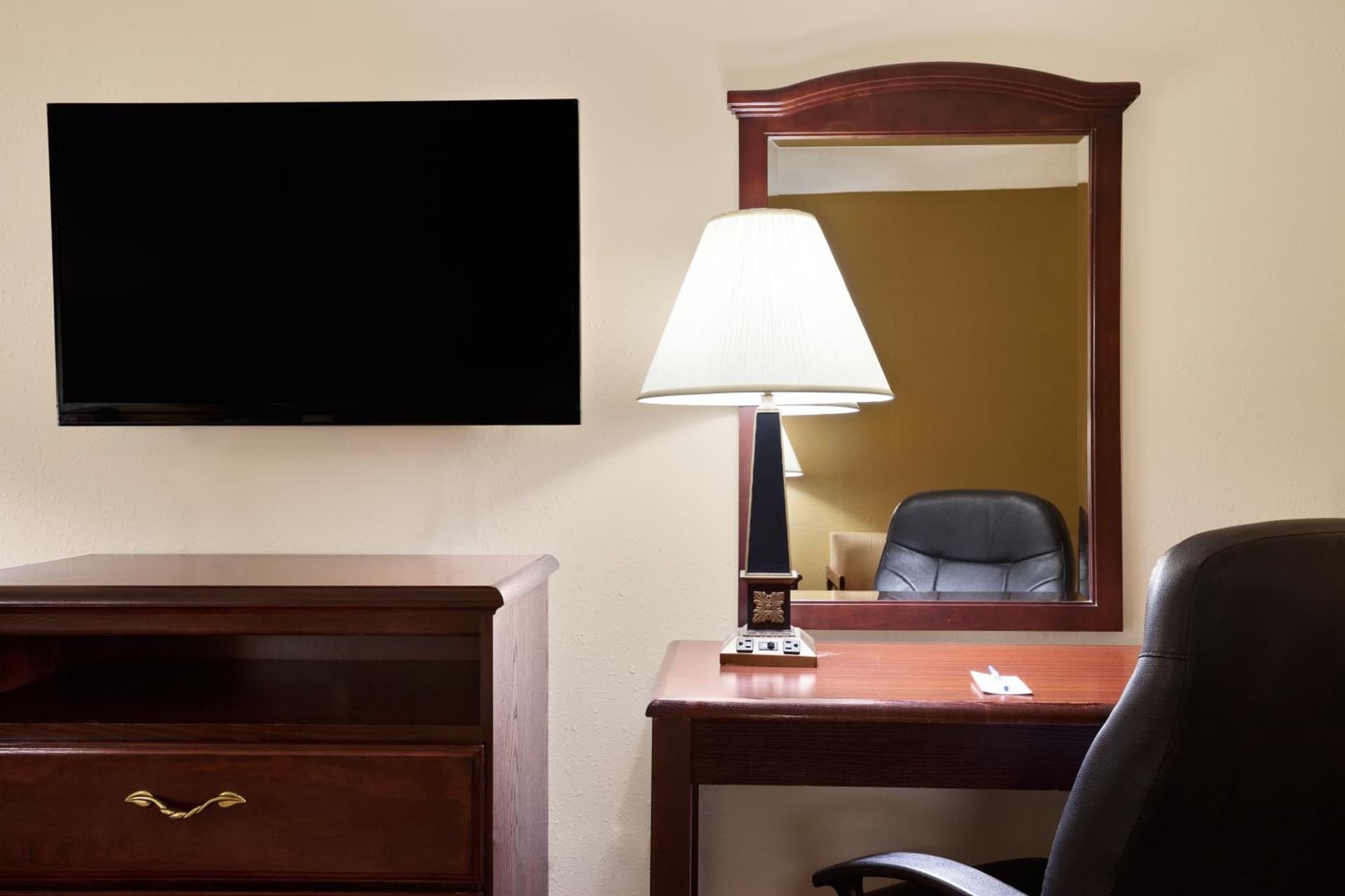 Travelodge by Wyndham La Porte/Michigan City Area gallery photo in LaPorte, IN — image 22