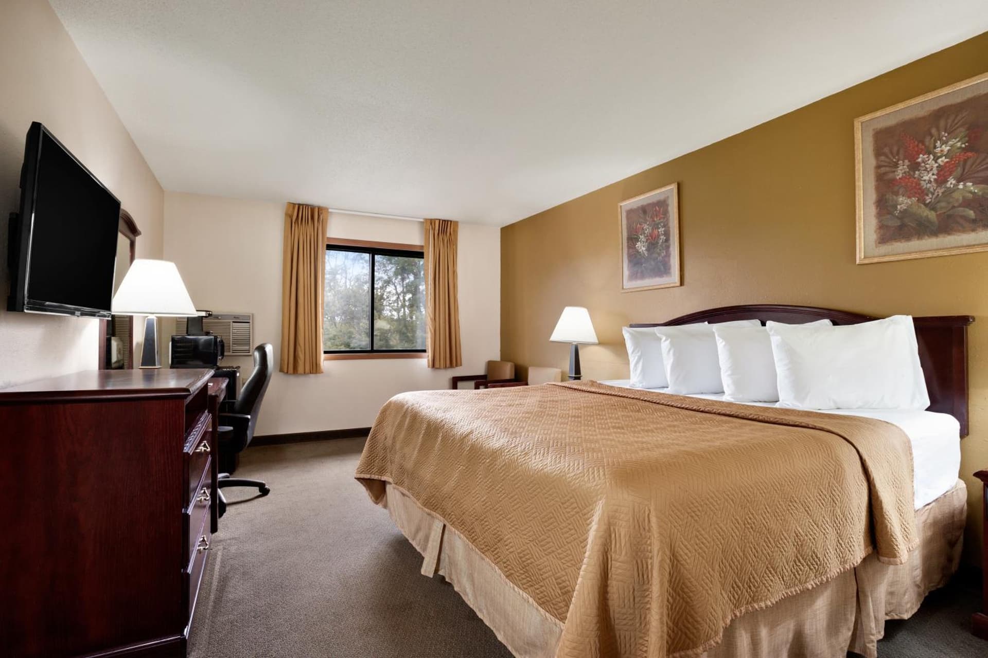 Travelodge by Wyndham La Porte/Michigan City Area gallery photo in LaPorte, IN — image 11