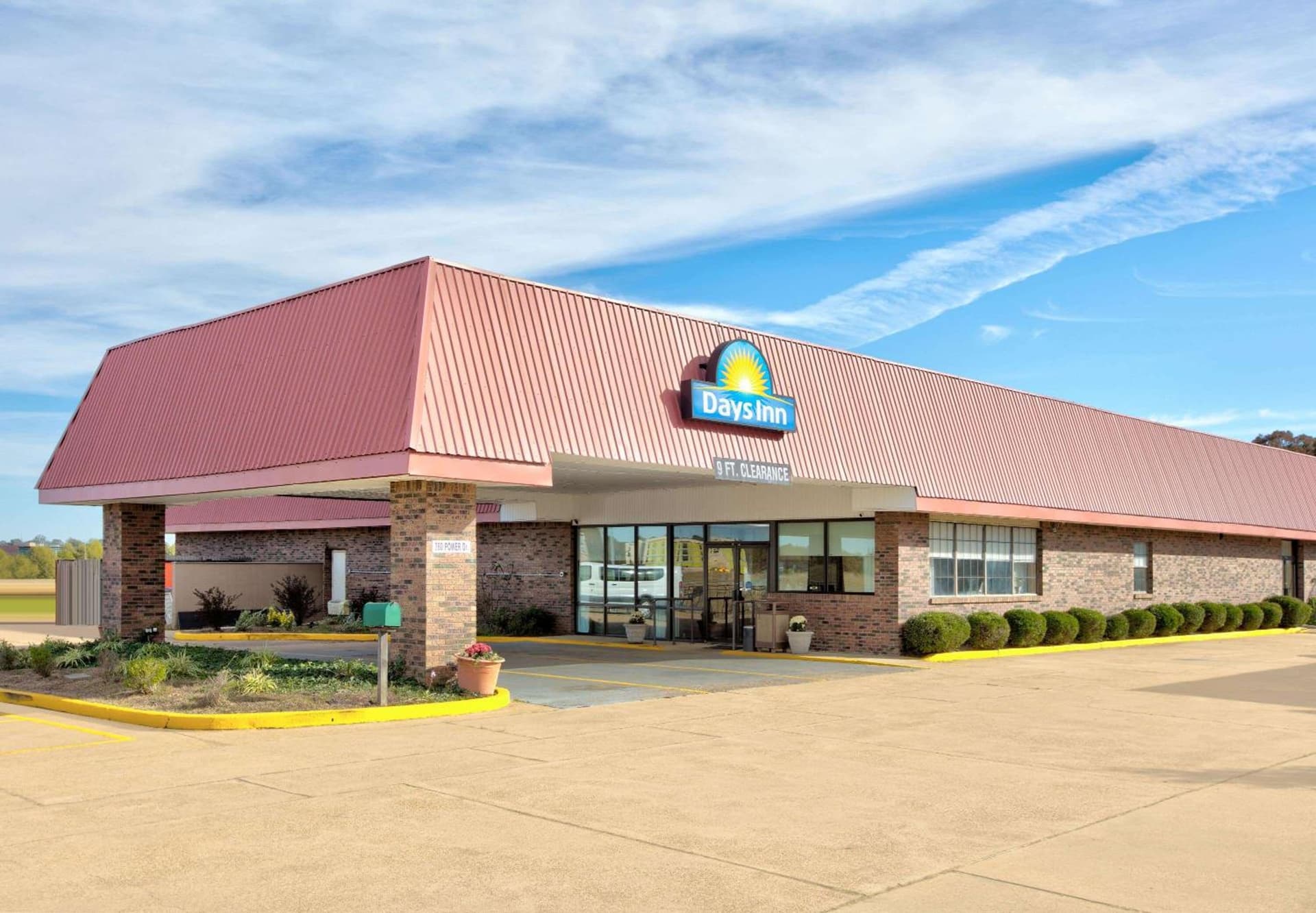 Days Inn by Wyndham Batesville interior in Batesville, MS — gallery photo 2