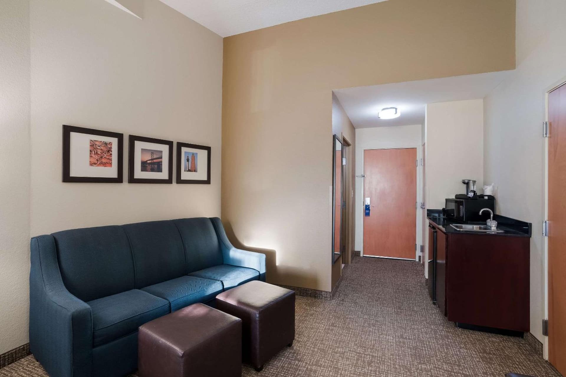 Comfort Suites Suffolk - Chesapeake gallery photo in Suffolk, VA — image 6
