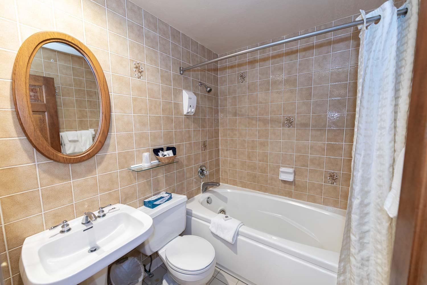 Hotel Vienna gallery photo in Windham — image 17