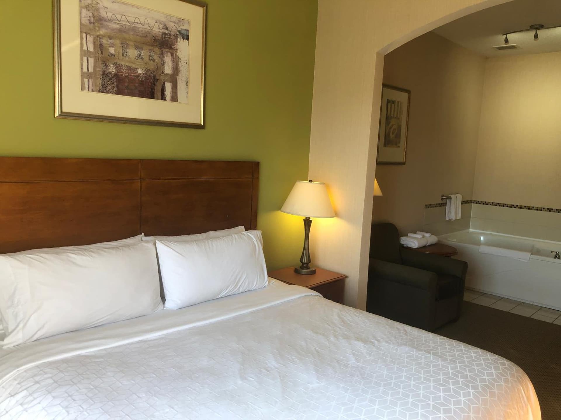 Holiday Inn Express Hotel & Suites Howell by IHG gallery photo in Howell, MI — image 50