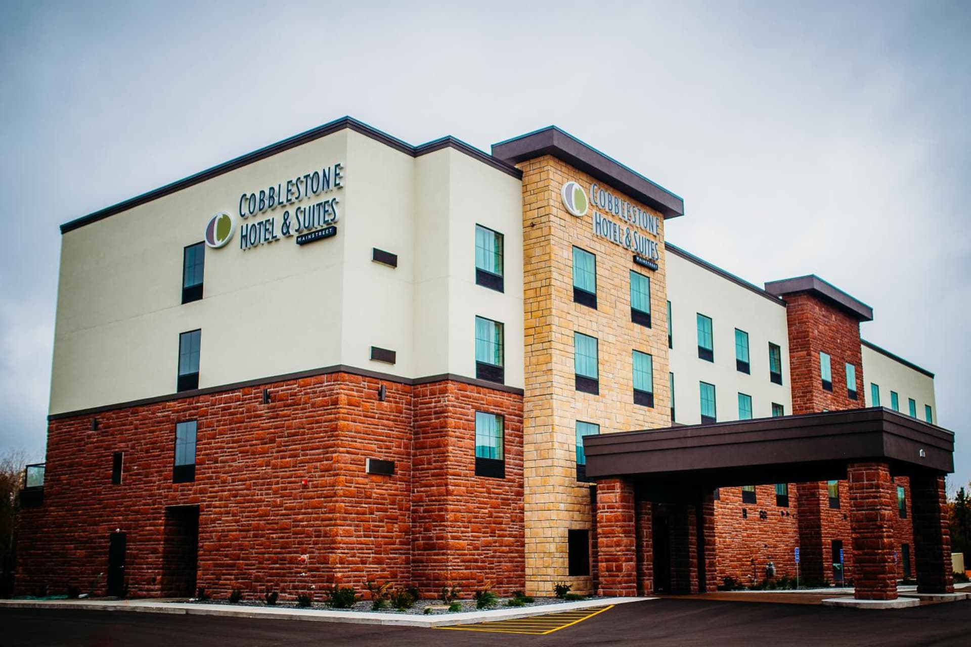 Cobblestone Hotel & Suites International Falls featured exterior or lobby in International Falls, MN — similar hotel