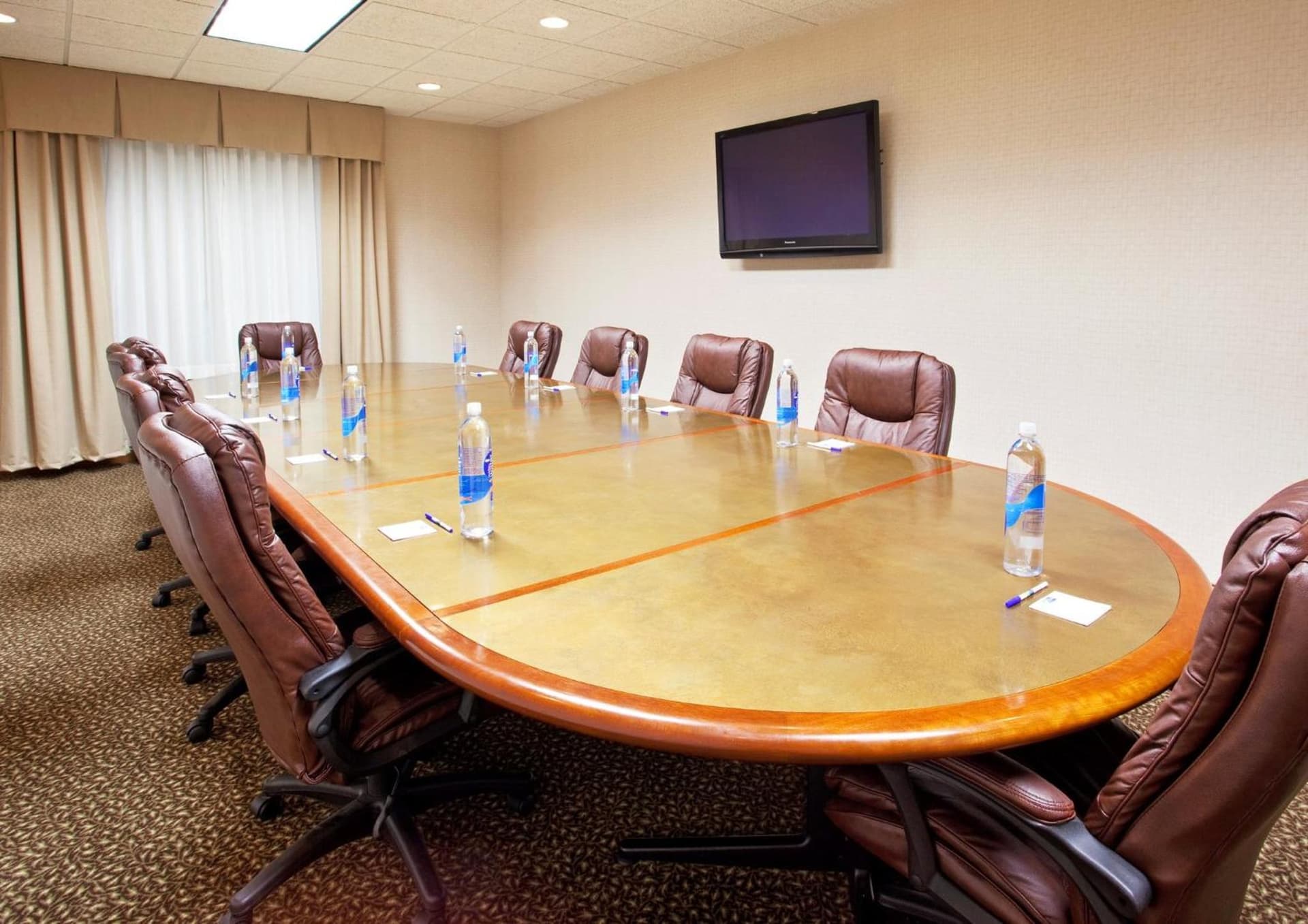Holiday Inn Express Hotel & Suites Howell by IHG gallery photo in Howell, MI — image 34