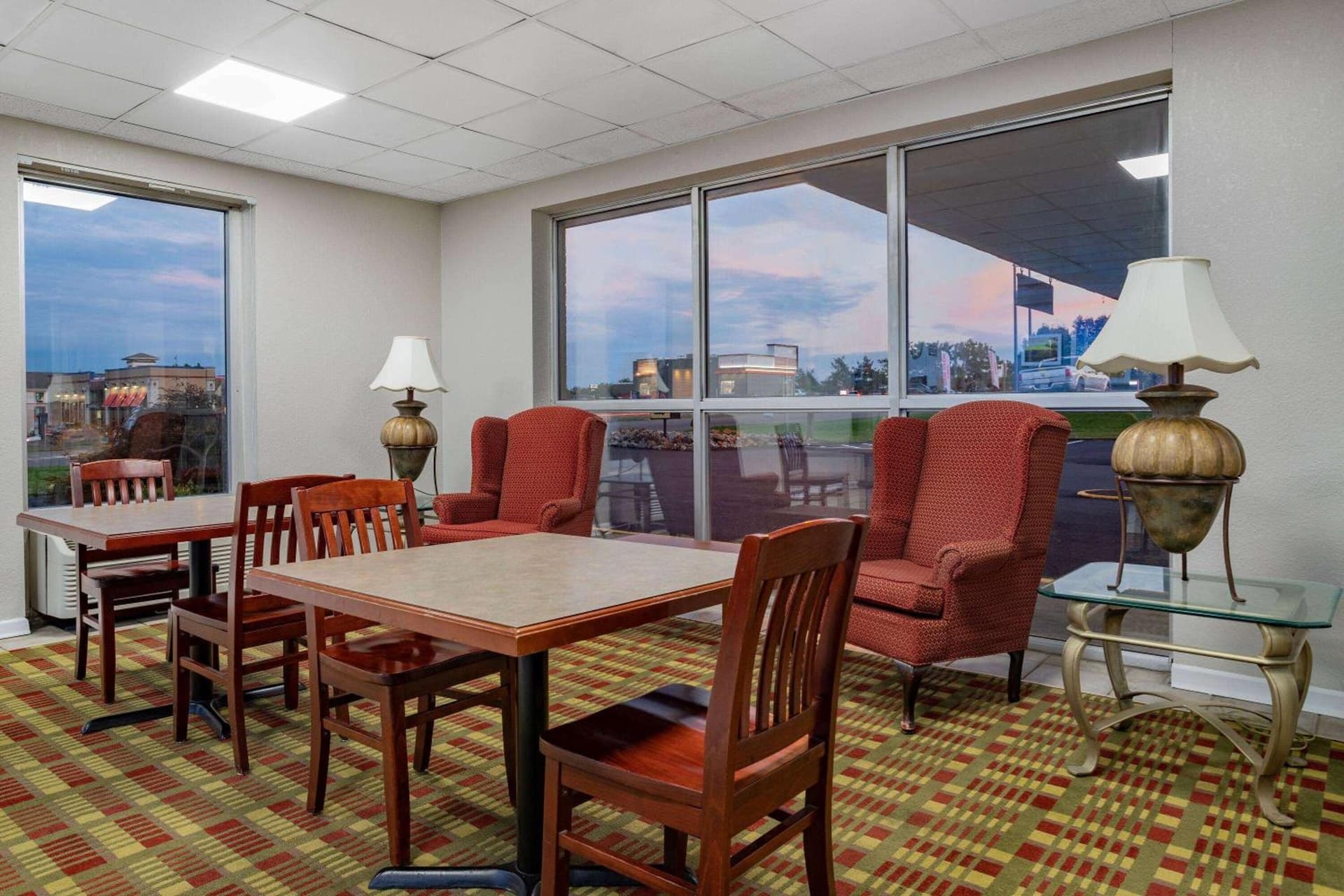 Days Inn by Wyndham Cambridge interior in Cambridge, OH — gallery photo 2