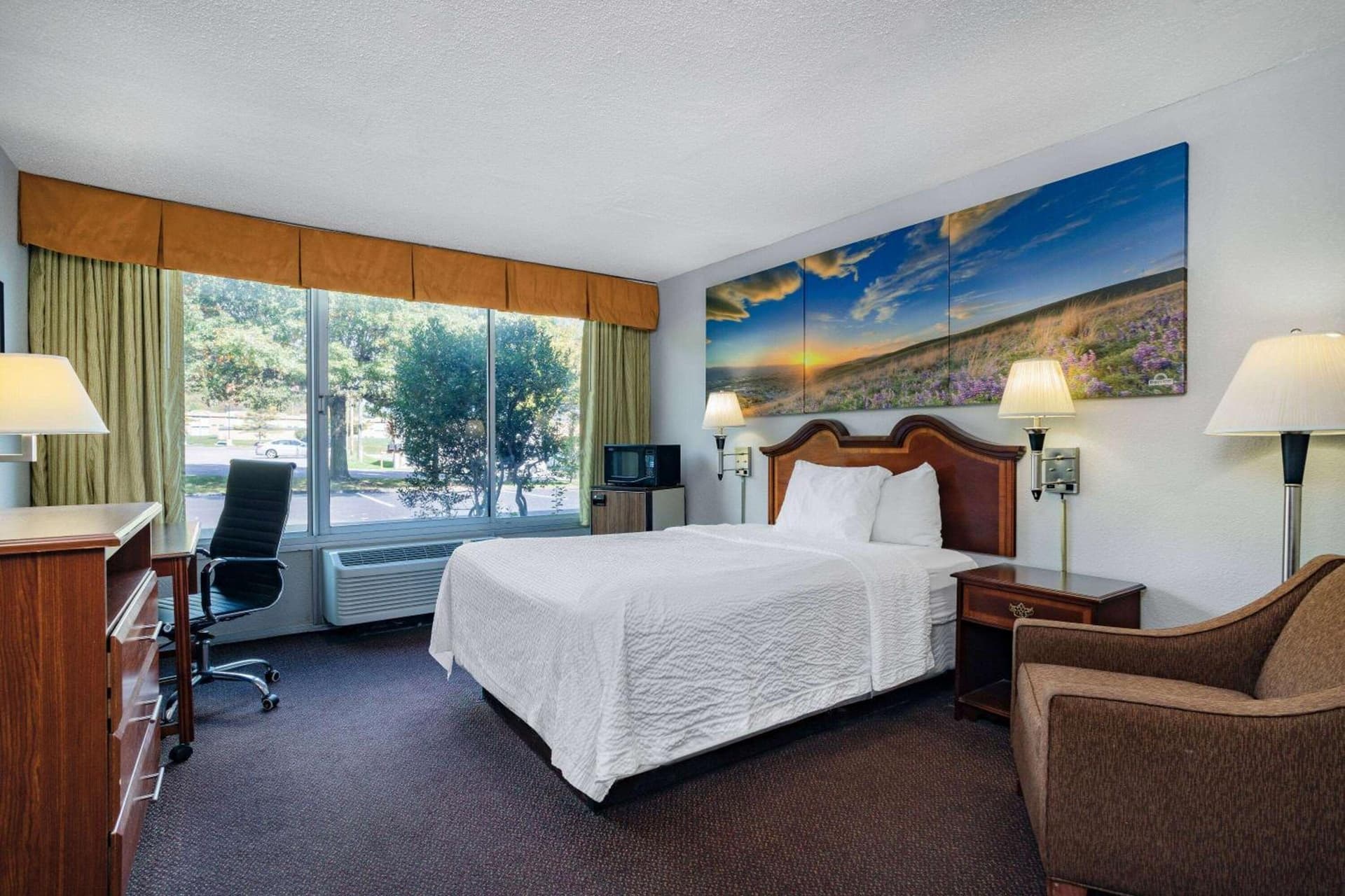 Days Inn by Wyndham Cambridge gallery photo in Cambridge, OH — image 41